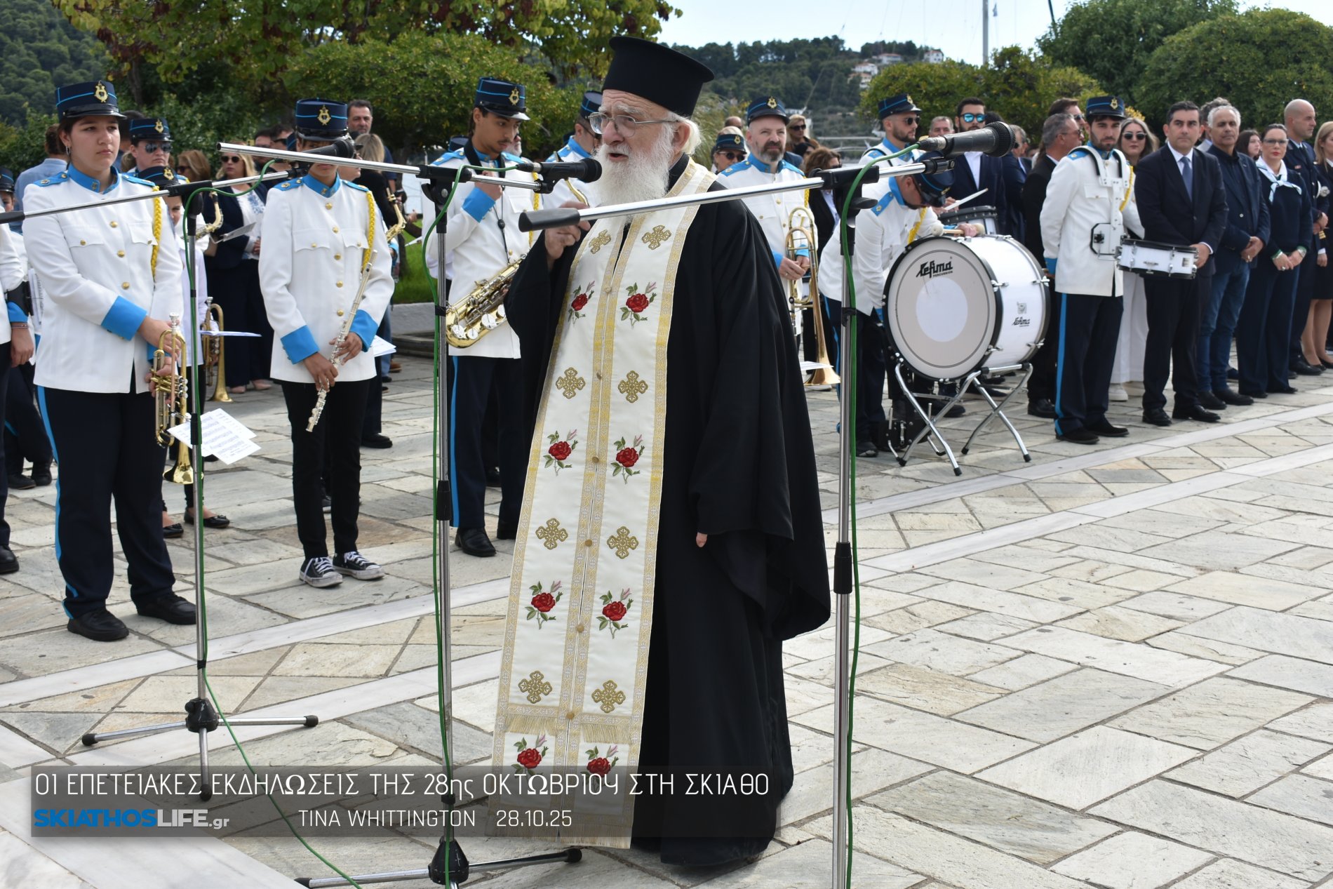 Φωτορεπορτάζ & Video από την Κατάθεση Στεφάνων στο Ηρώων της Σκιάθου