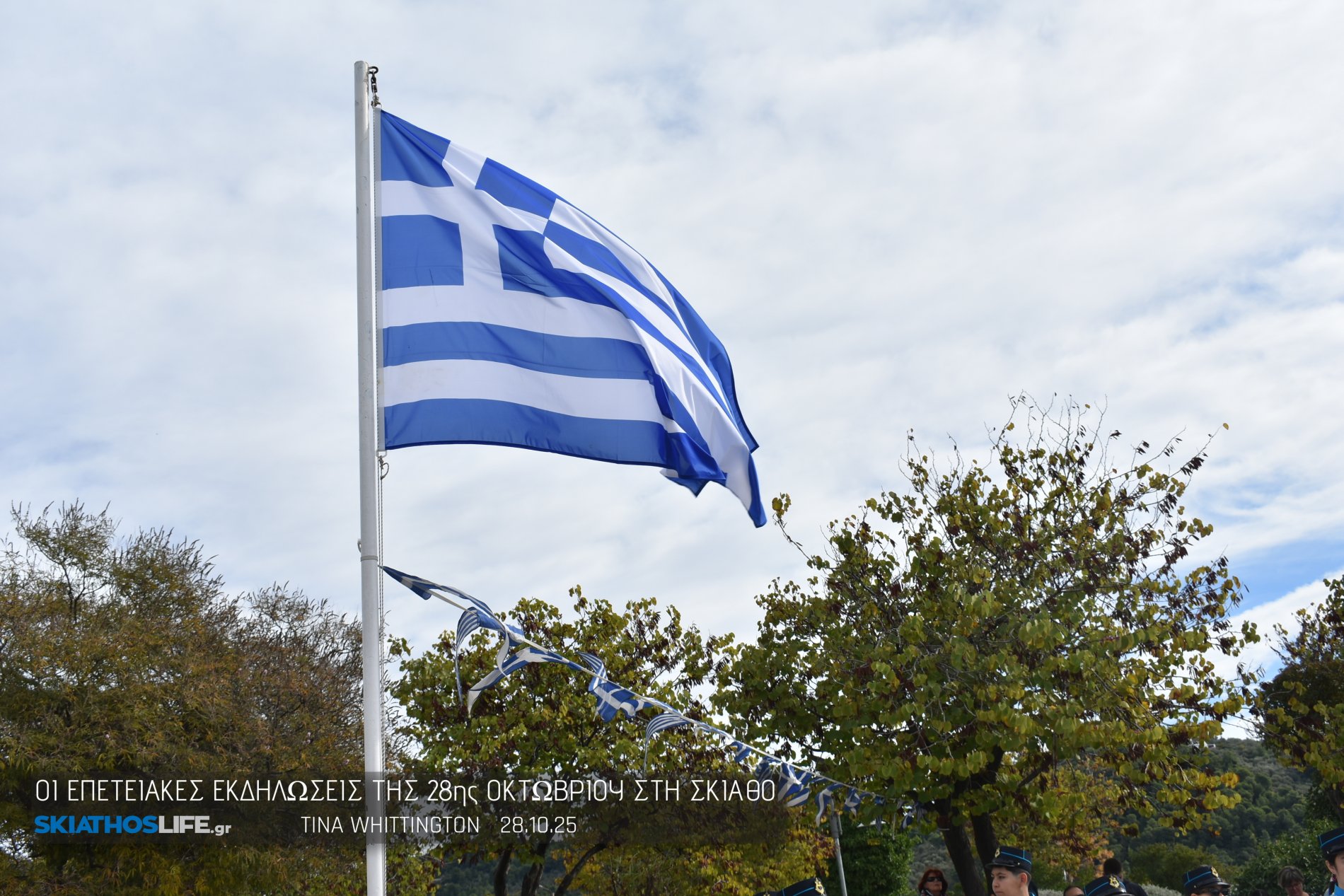 Φωτορεπορτάζ & Video από την Κατάθεση Στεφάνων στο Ηρώων της Σκιάθου