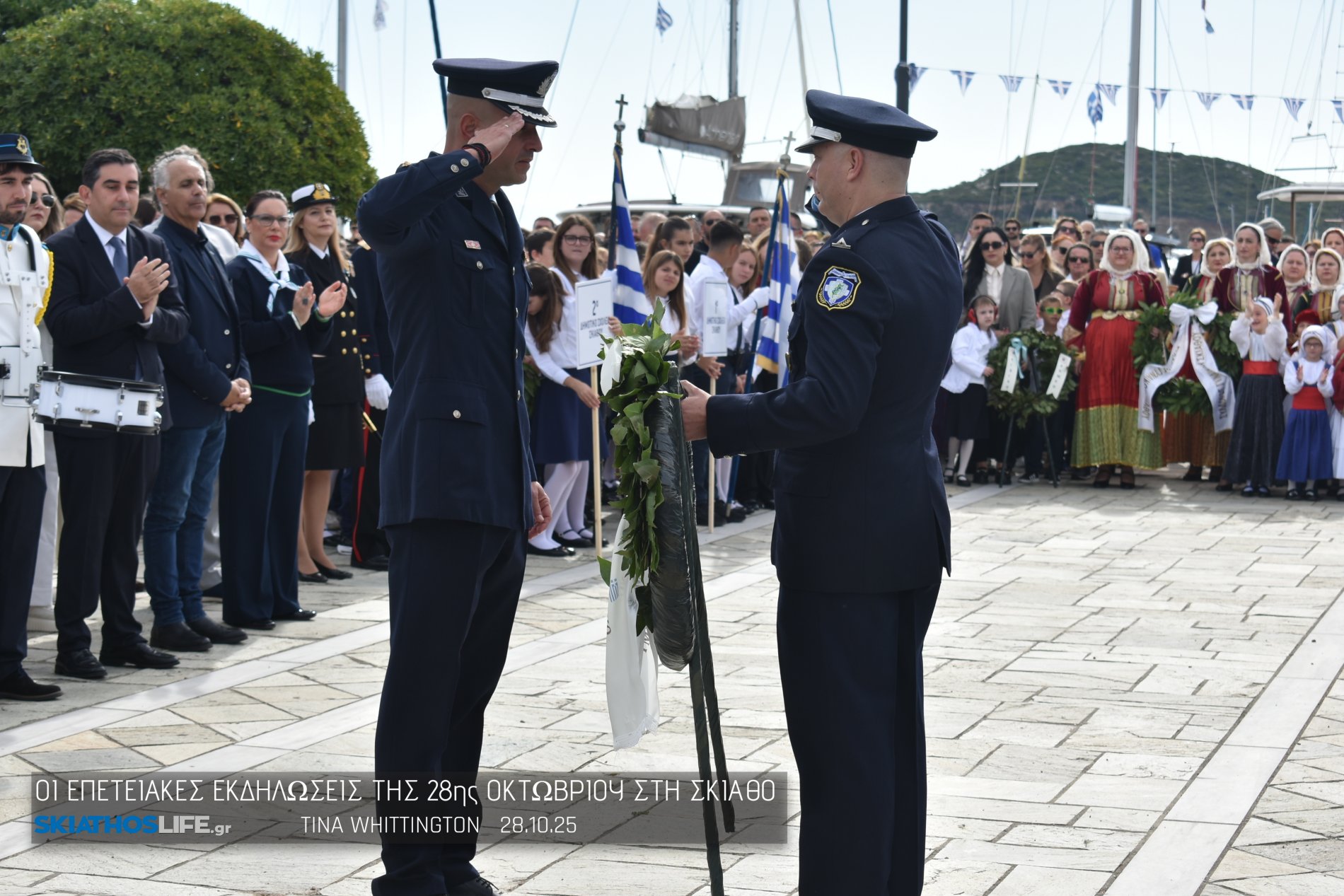 Φωτορεπορτάζ & Video από την Κατάθεση Στεφάνων στο Ηρώων της Σκιάθου