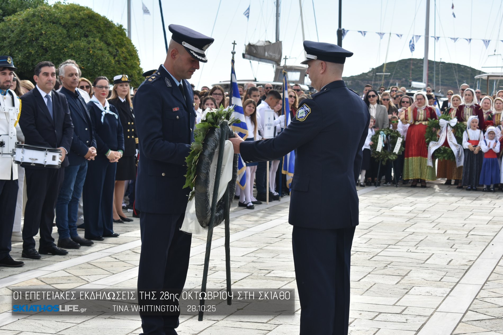 Φωτορεπορτάζ & Video από την Κατάθεση Στεφάνων στο Ηρώων της Σκιάθου