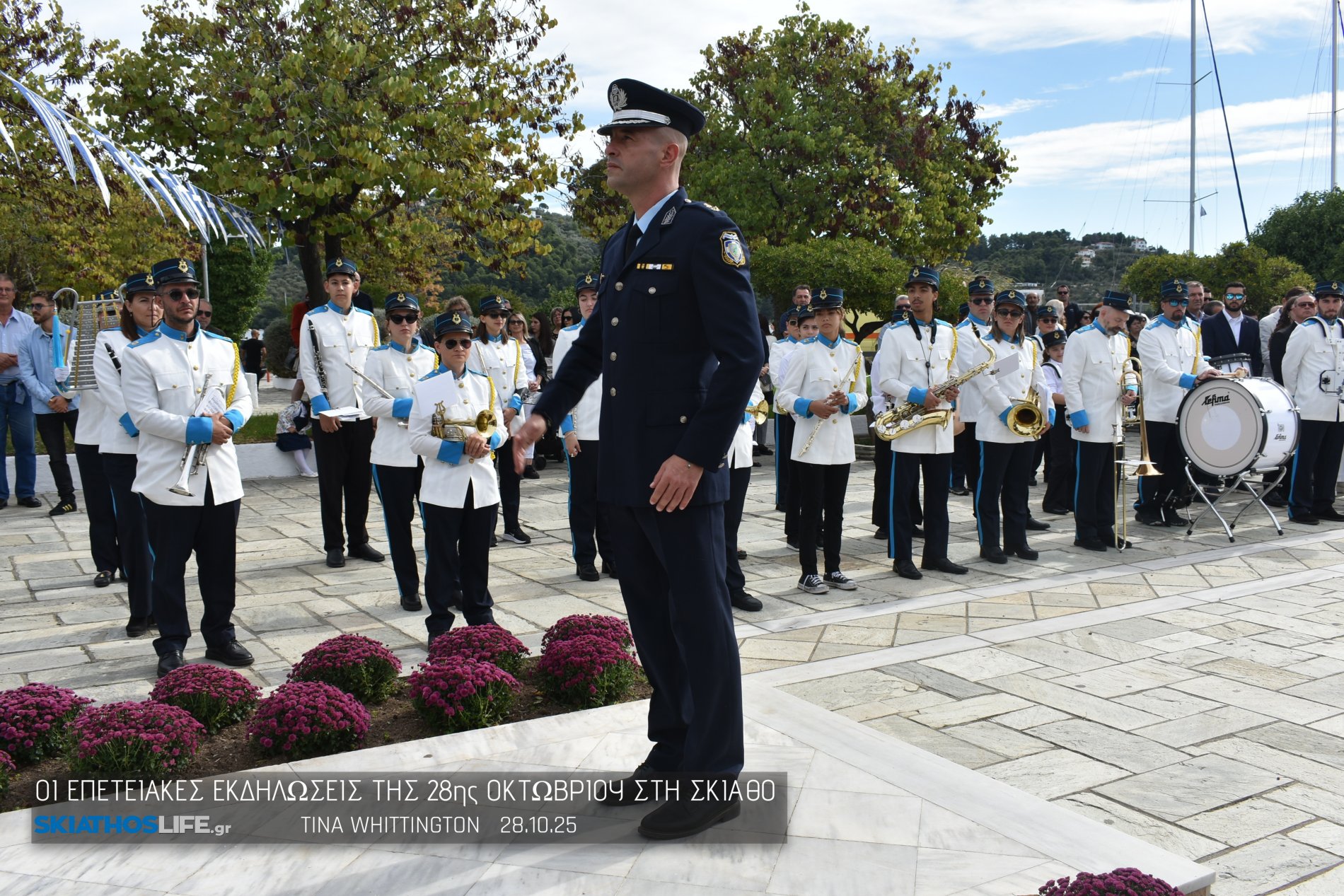 Φωτορεπορτάζ & Video από την Κατάθεση Στεφάνων στο Ηρώων της Σκιάθου