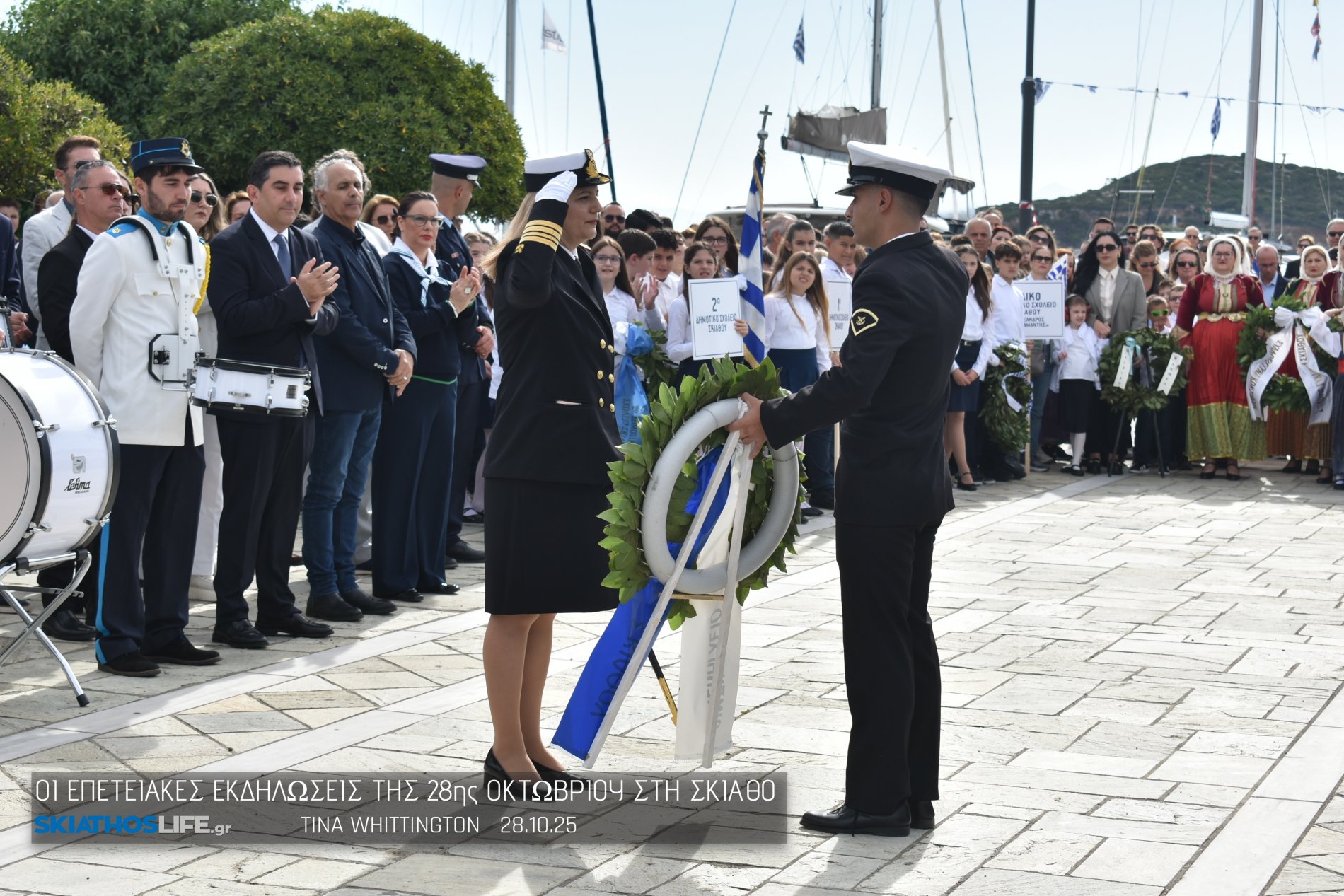 Φωτορεπορτάζ & Video από την Κατάθεση Στεφάνων στο Ηρώων της Σκιάθου