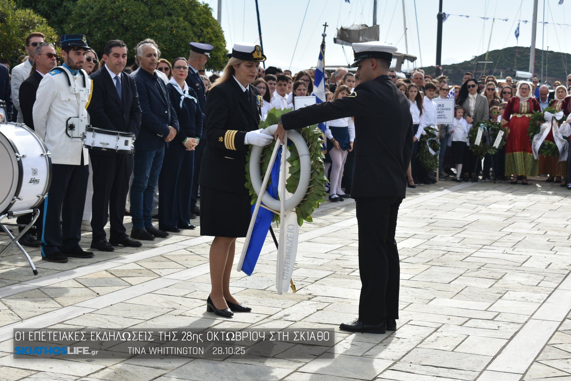 Φωτορεπορτάζ & Video από την Κατάθεση Στεφάνων στο Ηρώων της Σκιάθου