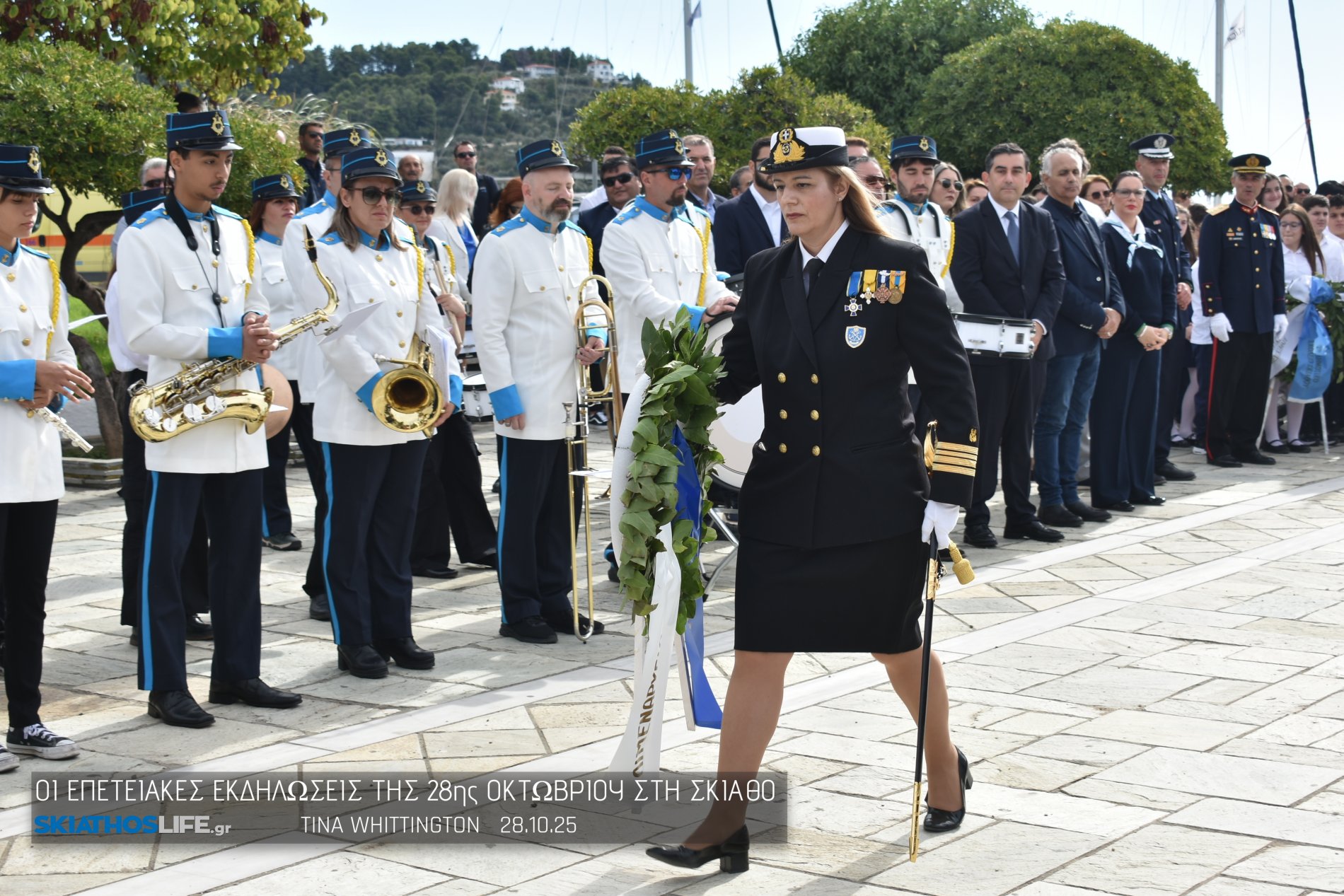 Φωτορεπορτάζ & Video από την Κατάθεση Στεφάνων στο Ηρώων της Σκιάθου