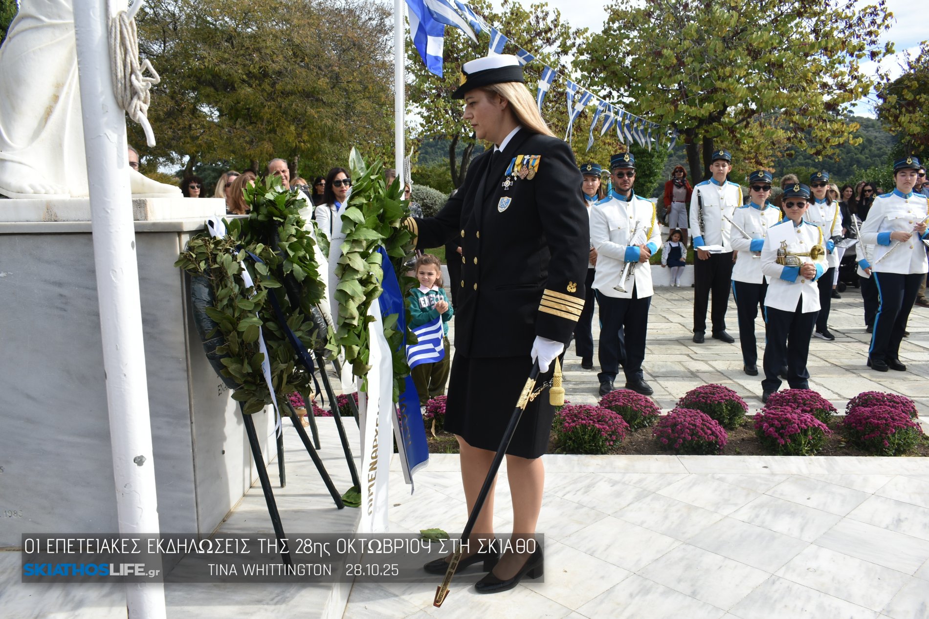 Φωτορεπορτάζ & Video από την Κατάθεση Στεφάνων στο Ηρώων της Σκιάθου