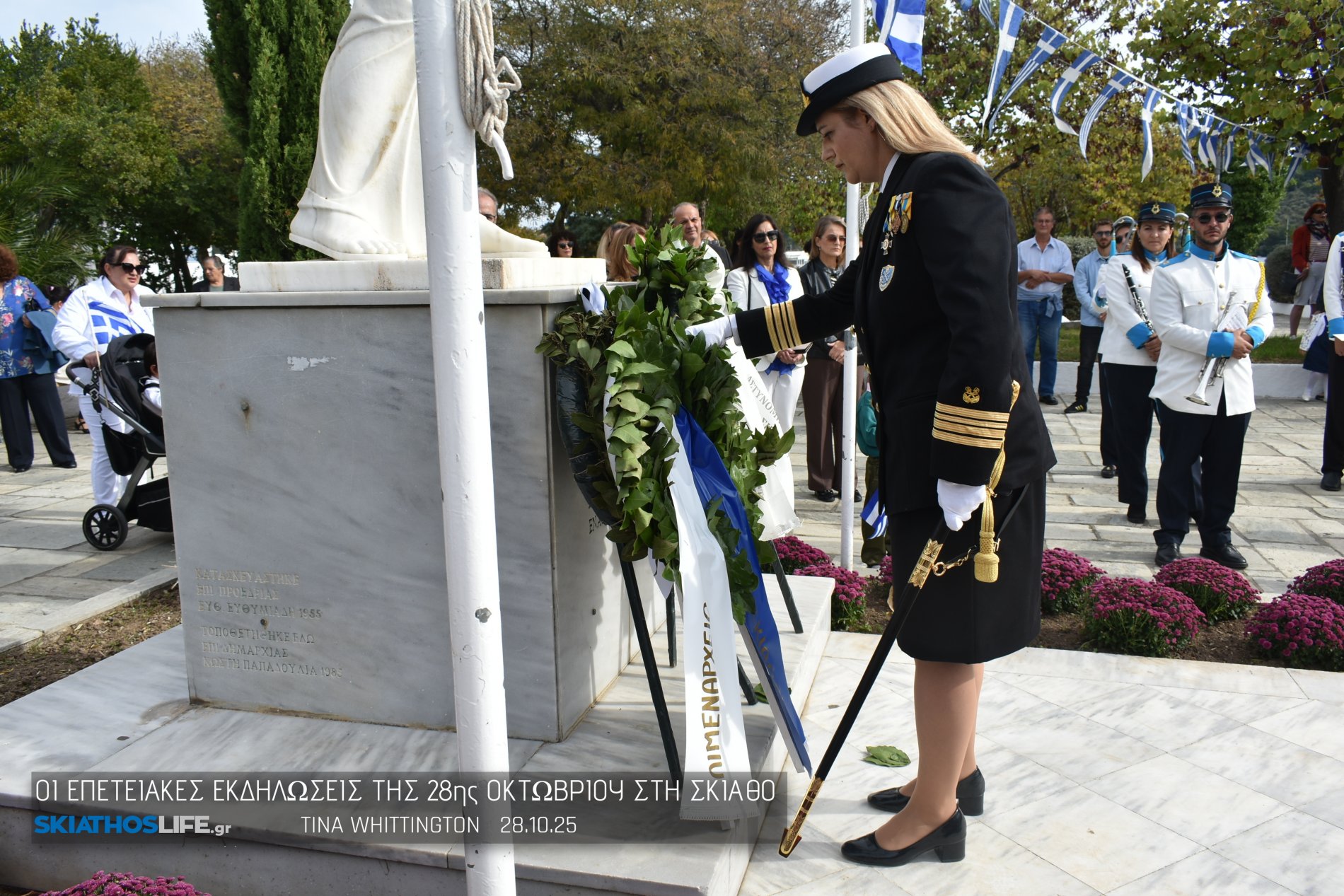 Φωτορεπορτάζ & Video από την Κατάθεση Στεφάνων στο Ηρώων της Σκιάθου
