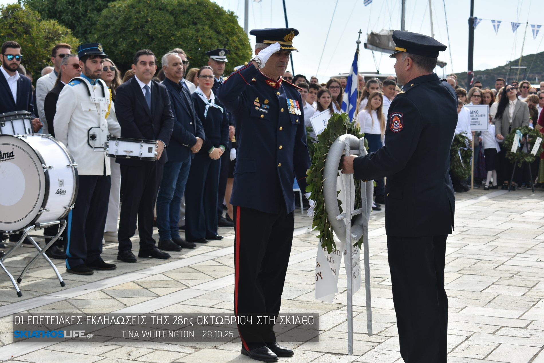 Φωτορεπορτάζ & Video από την Κατάθεση Στεφάνων στο Ηρώων της Σκιάθου