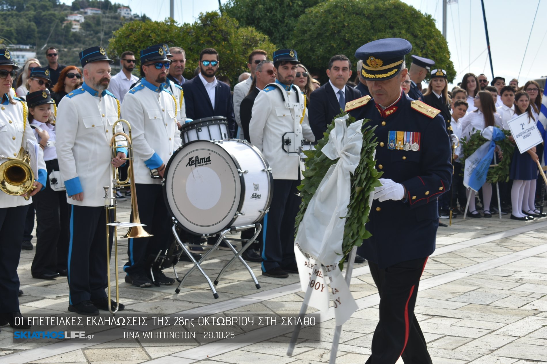 Φωτορεπορτάζ & Video από την Κατάθεση Στεφάνων στο Ηρώων της Σκιάθου