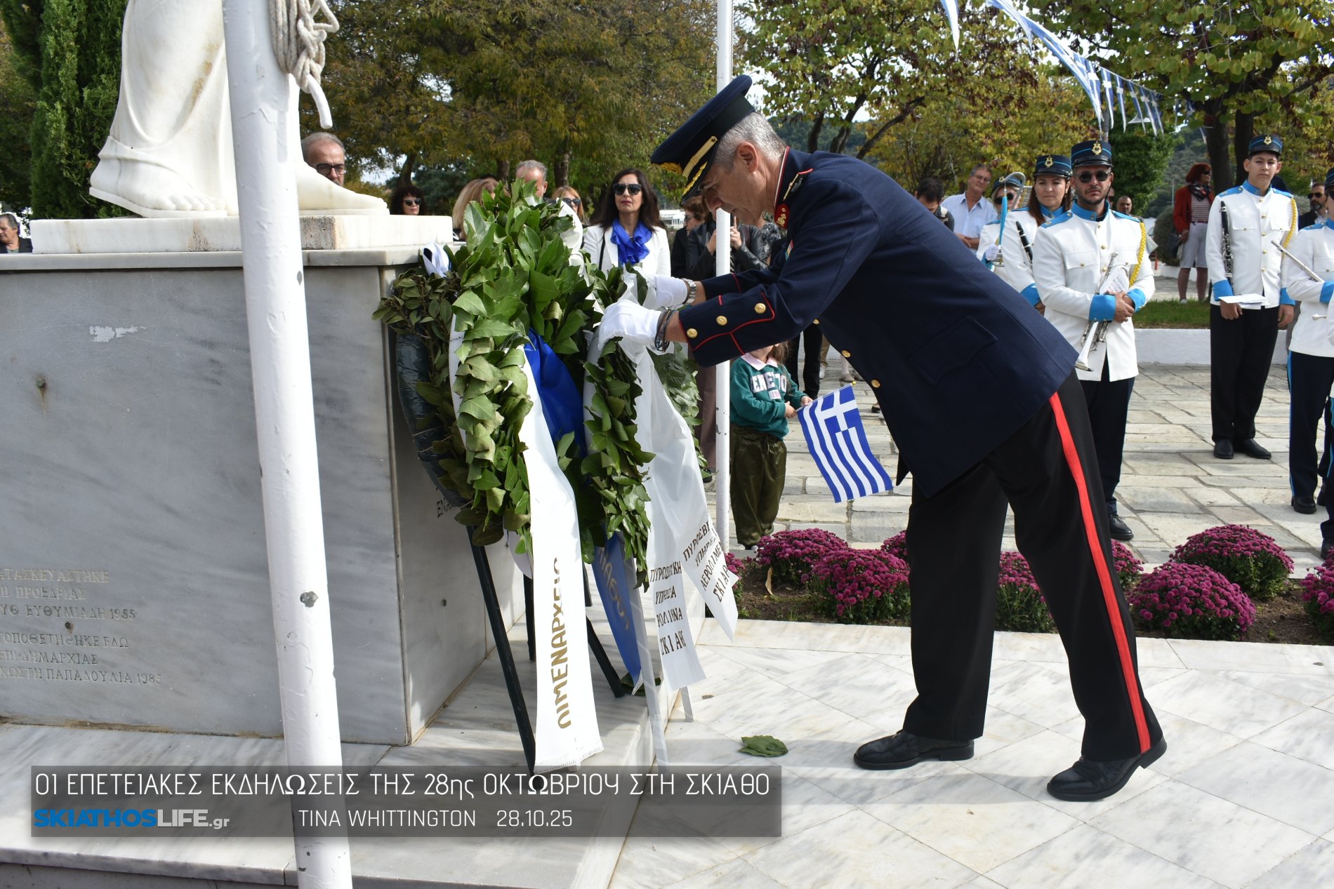 Φωτορεπορτάζ & Video από την Κατάθεση Στεφάνων στο Ηρώων της Σκιάθου