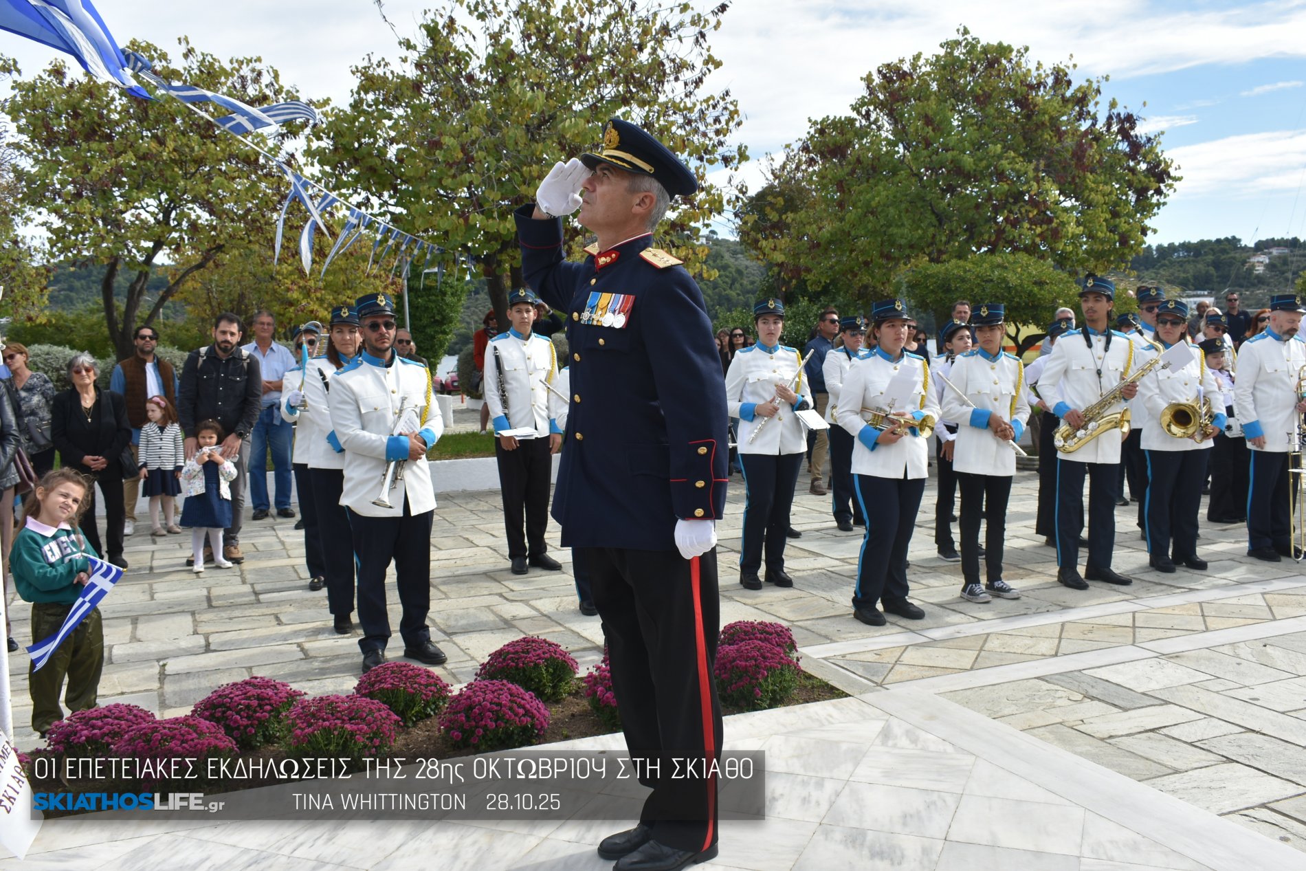 Φωτορεπορτάζ & Video από την Κατάθεση Στεφάνων στο Ηρώων της Σκιάθου