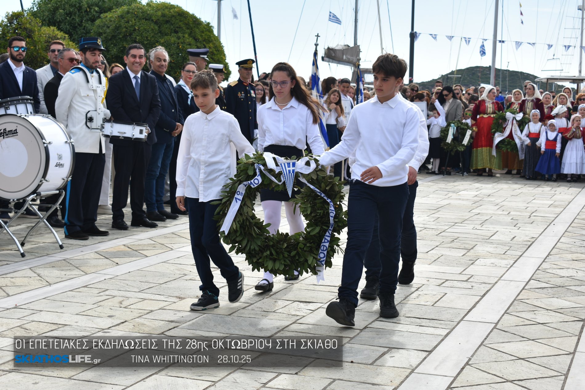 Φωτορεπορτάζ & Video από την Κατάθεση Στεφάνων στο Ηρώων της Σκιάθου