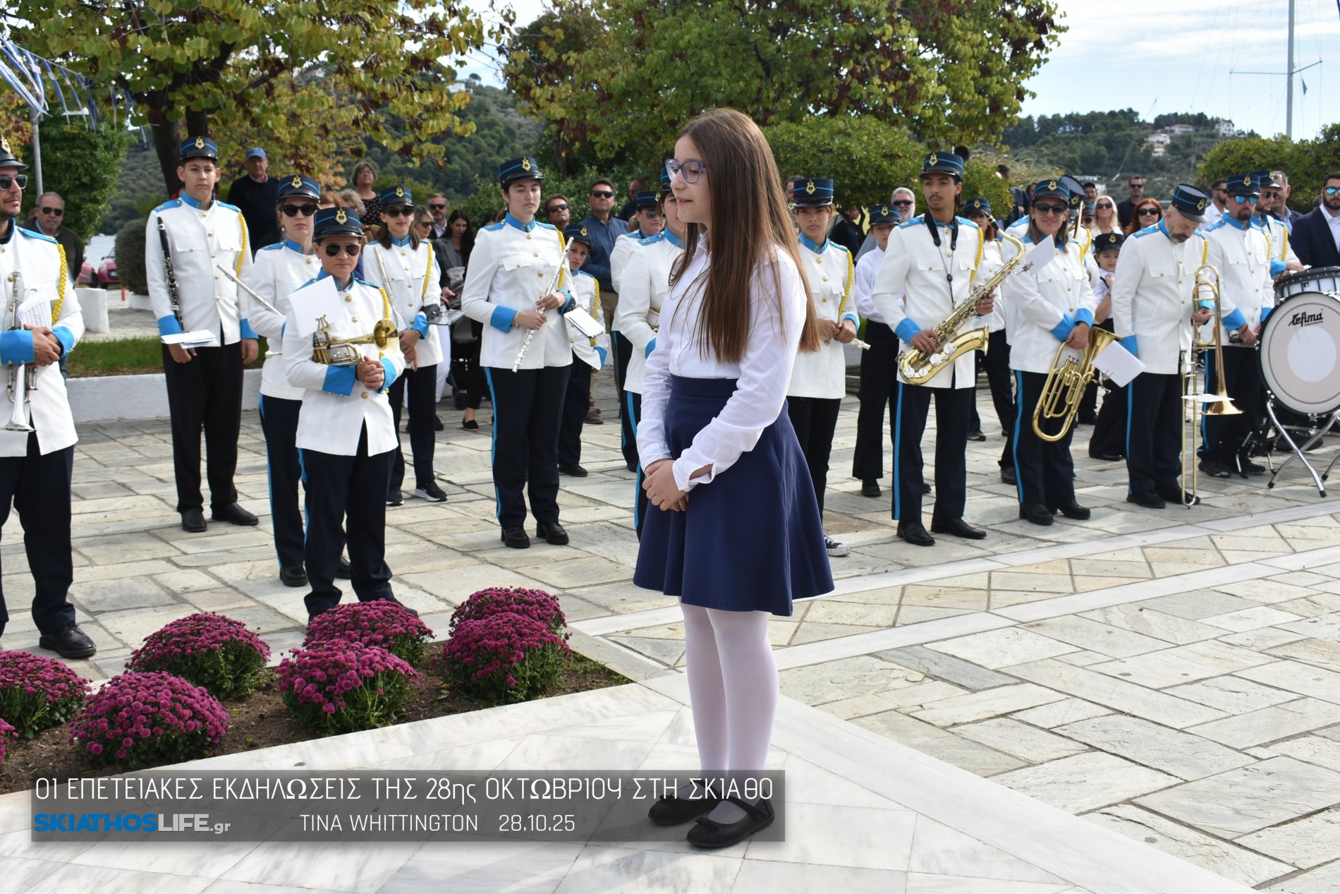 Φωτορεπορτάζ & Video από την Κατάθεση Στεφάνων στο Ηρώων της Σκιάθου