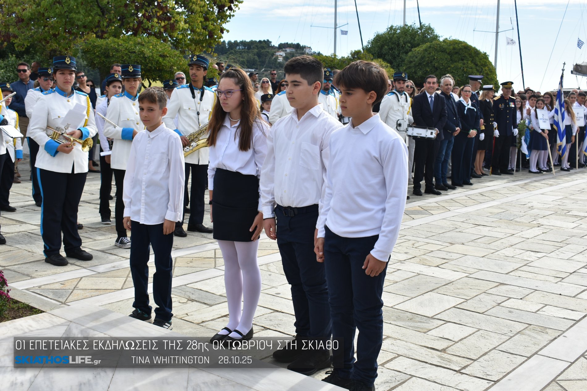 Φωτορεπορτάζ & Video από την Κατάθεση Στεφάνων στο Ηρώων της Σκιάθου