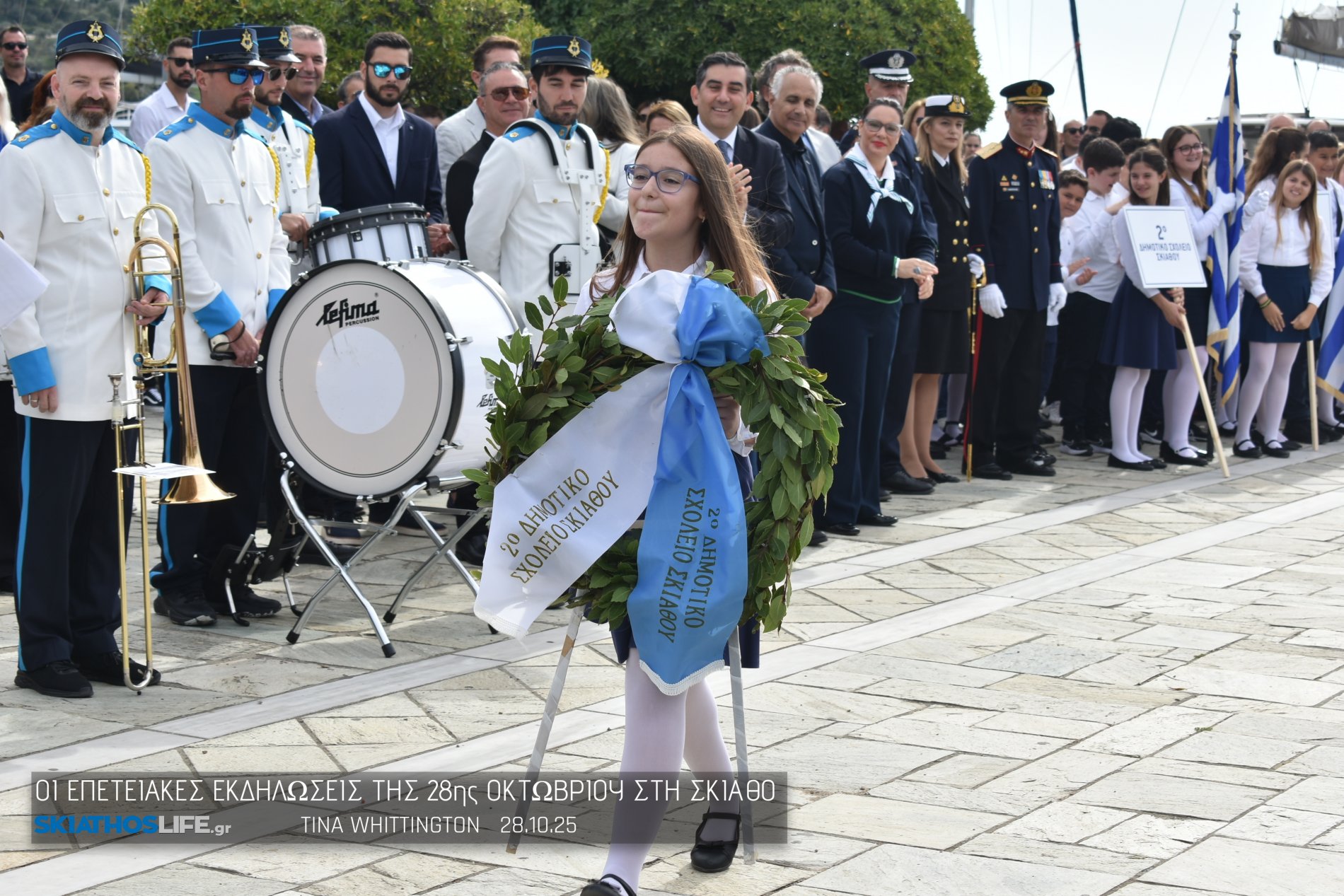 Φωτορεπορτάζ & Video από την Κατάθεση Στεφάνων στο Ηρώων της Σκιάθου