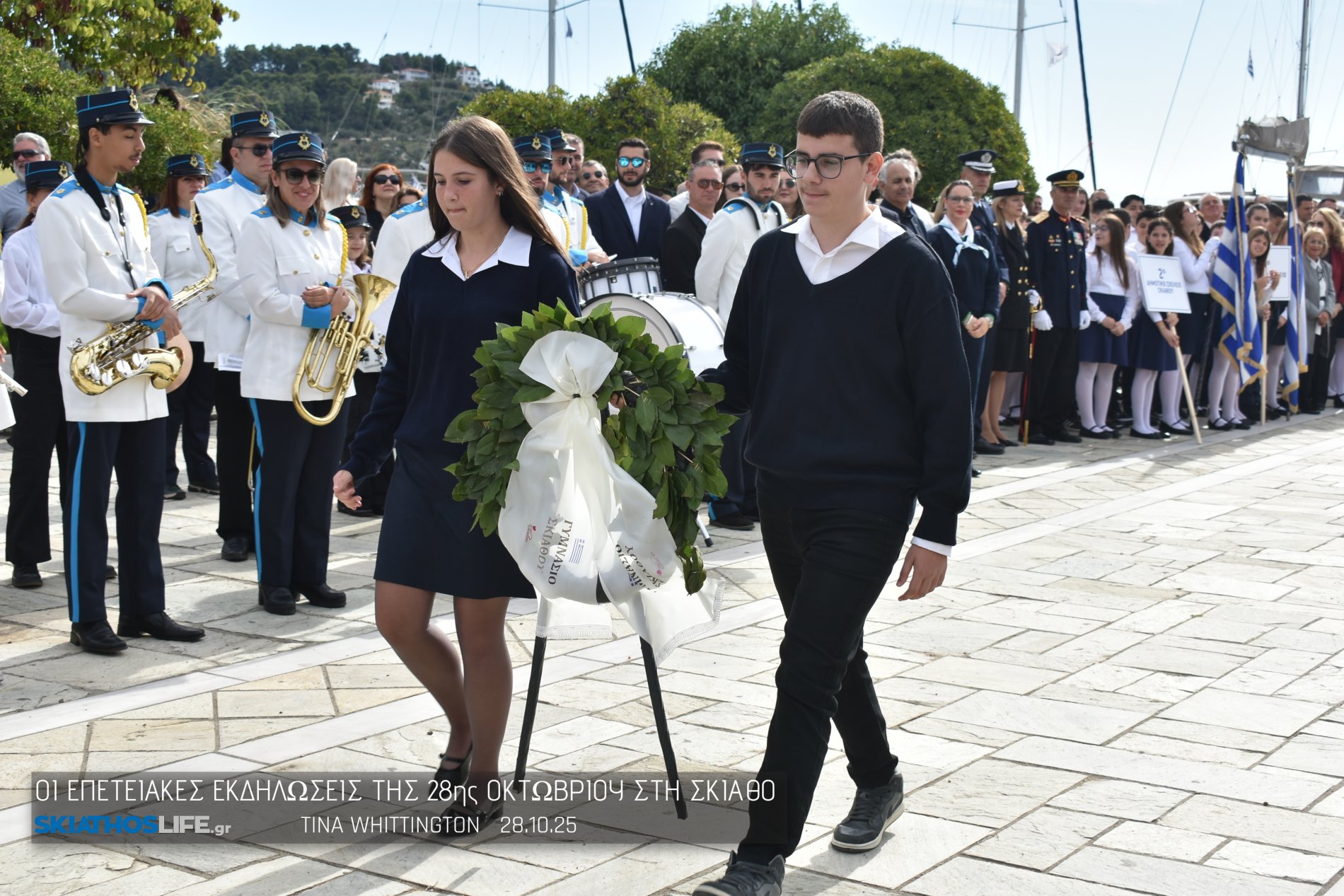 Φωτορεπορτάζ & Video από την Κατάθεση Στεφάνων στο Ηρώων της Σκιάθου
