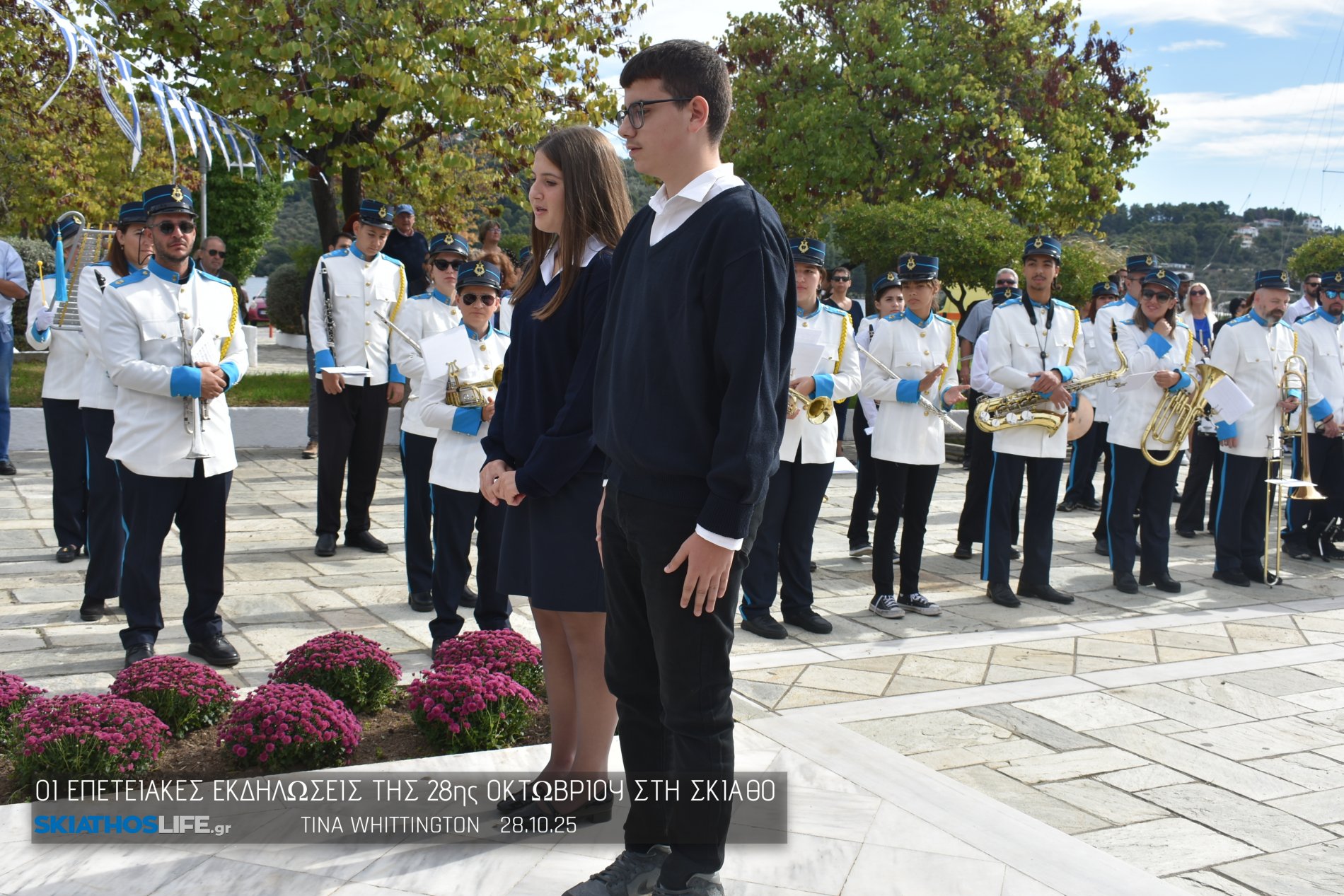 Φωτορεπορτάζ & Video από την Κατάθεση Στεφάνων στο Ηρώων της Σκιάθου