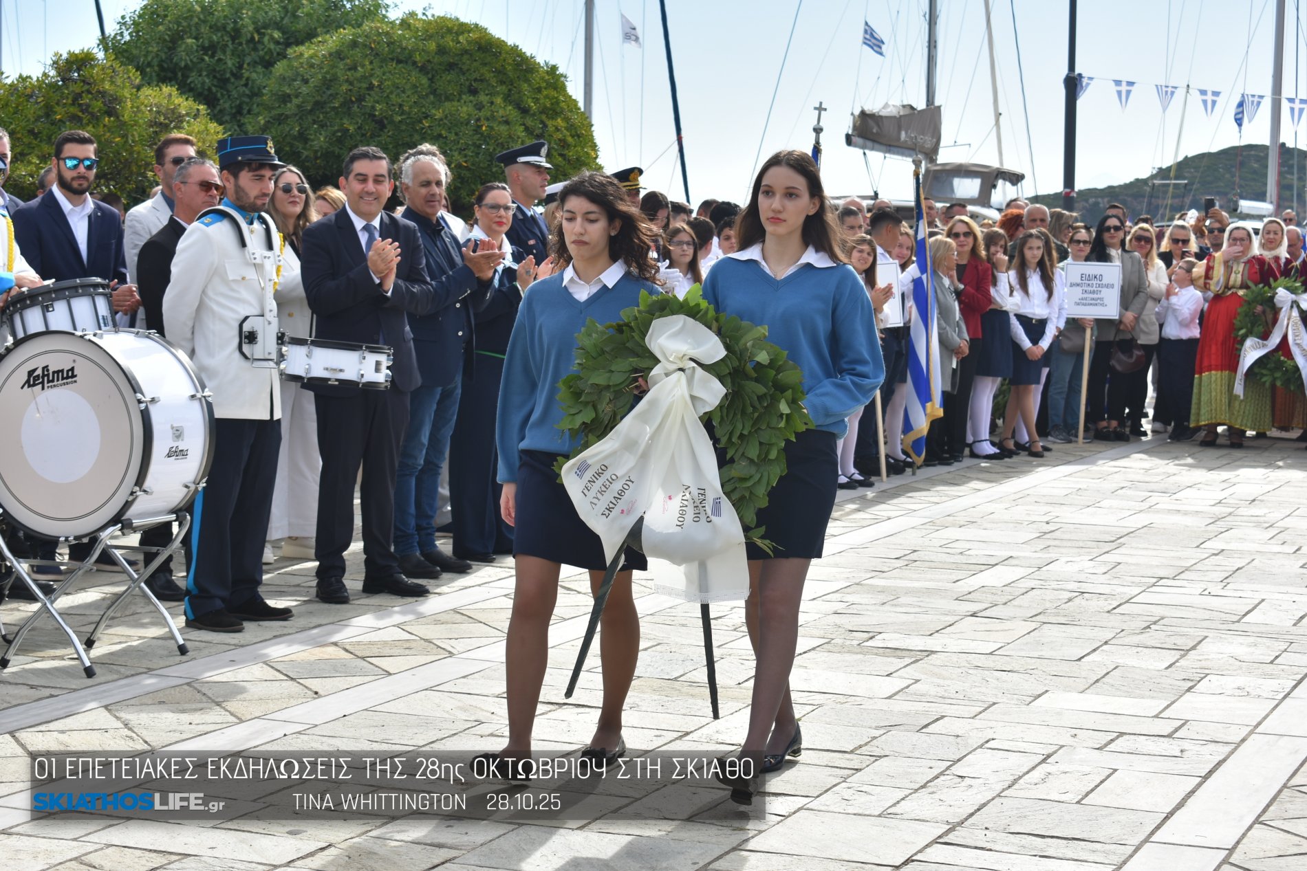 Φωτορεπορτάζ & Video από την Κατάθεση Στεφάνων στο Ηρώων της Σκιάθου