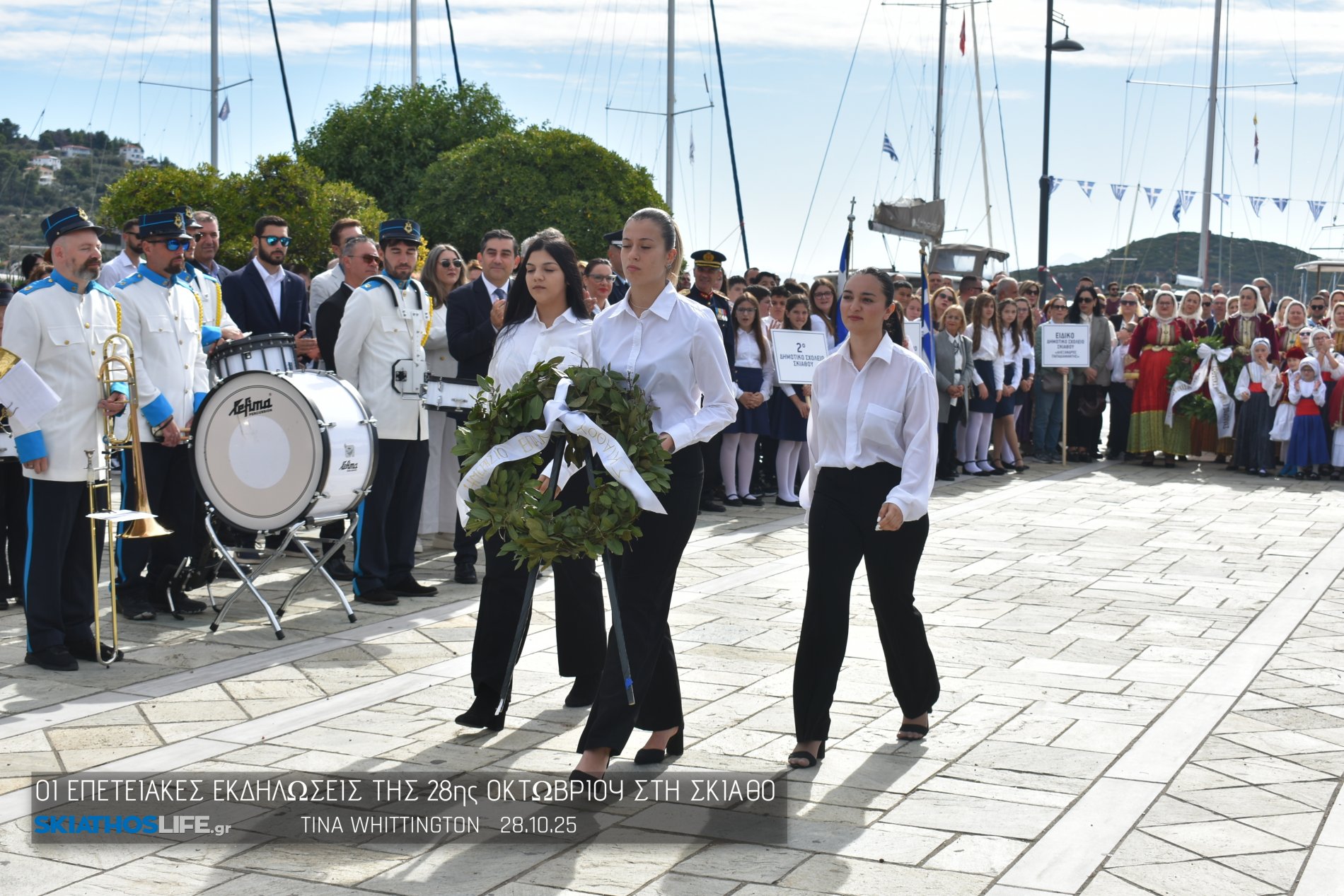 Φωτορεπορτάζ & Video από την Κατάθεση Στεφάνων στο Ηρώων της Σκιάθου