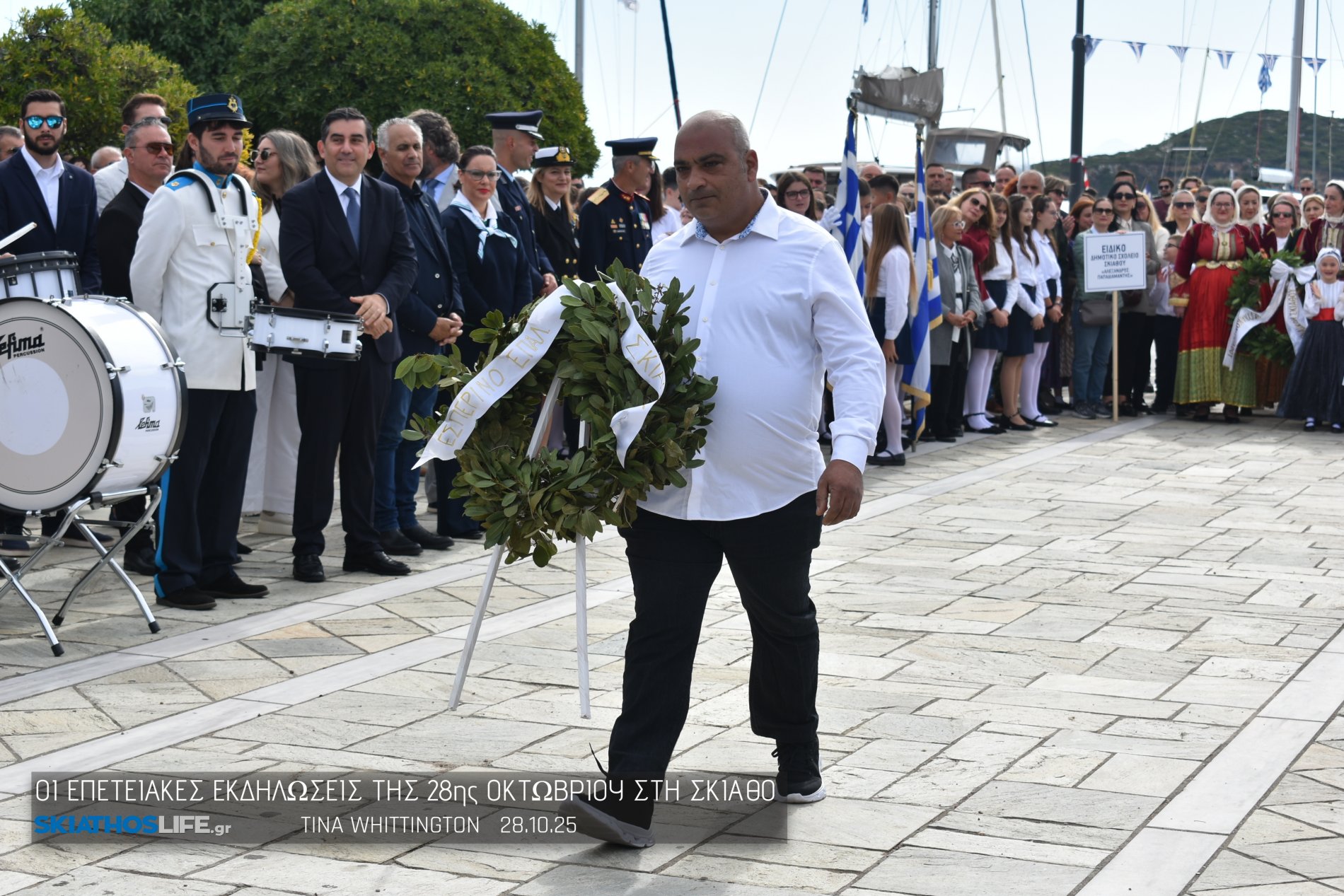 Φωτορεπορτάζ & Video από την Κατάθεση Στεφάνων στο Ηρώων της Σκιάθου