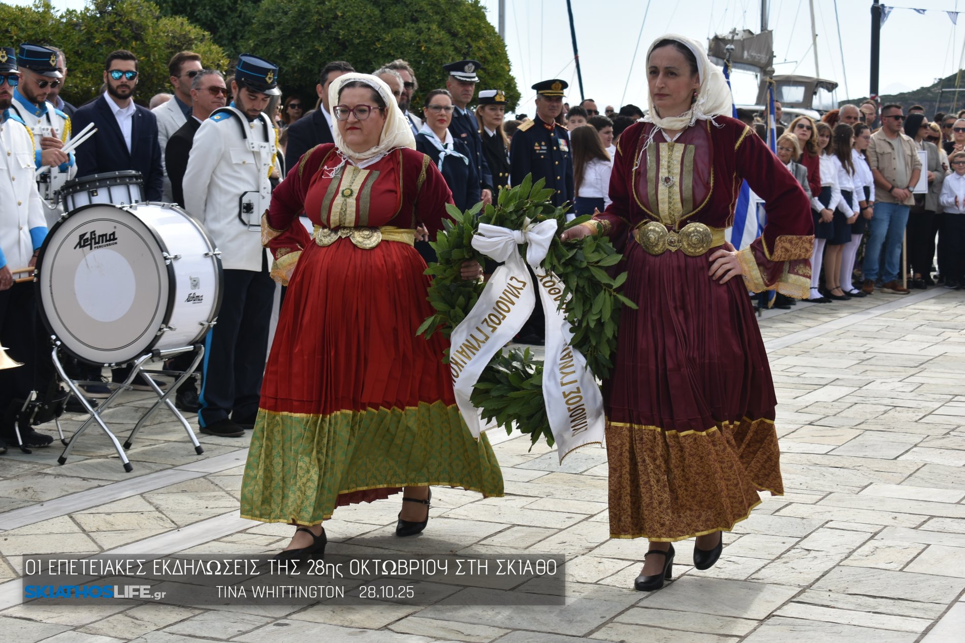 Φωτορεπορτάζ & Video από την Κατάθεση Στεφάνων στο Ηρώων της Σκιάθου