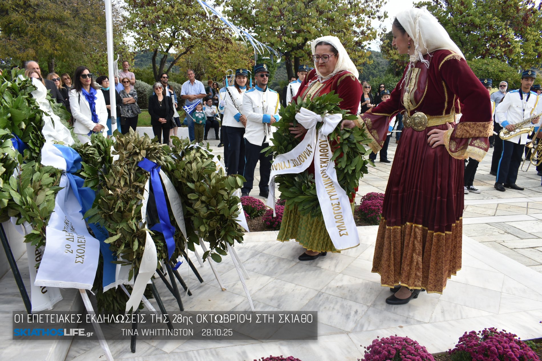 Φωτορεπορτάζ & Video από την Κατάθεση Στεφάνων στο Ηρώων της Σκιάθου