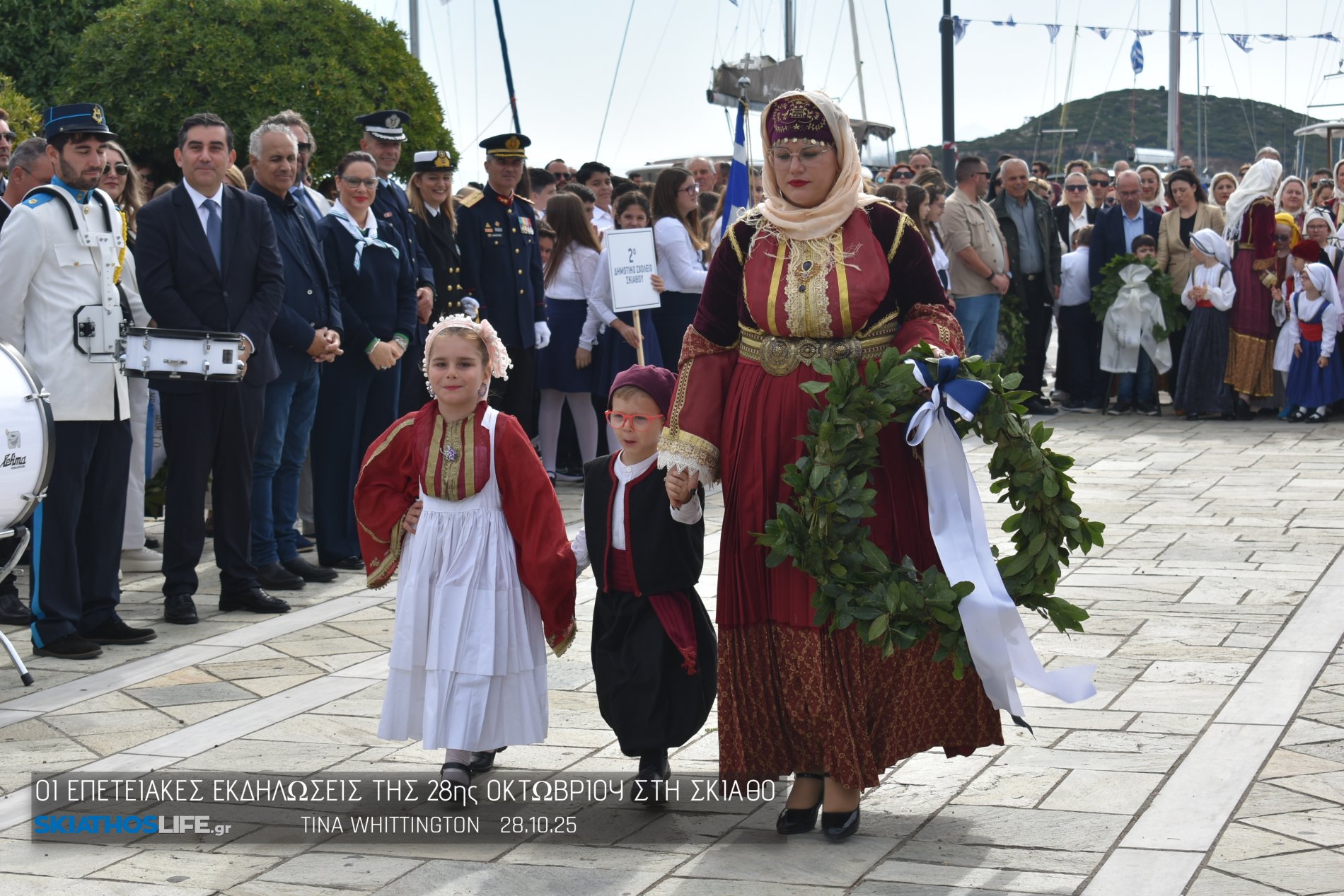 Φωτορεπορτάζ & Video από την Κατάθεση Στεφάνων στο Ηρώων της Σκιάθου