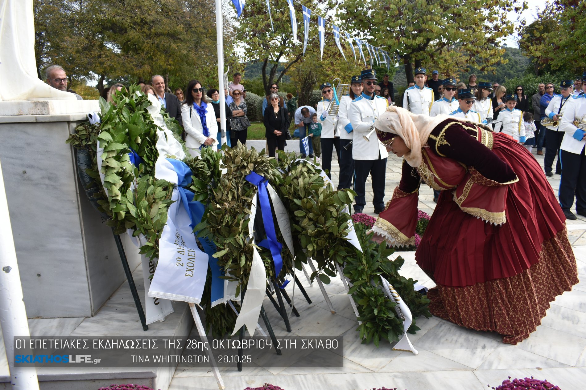 Φωτορεπορτάζ & Video από την Κατάθεση Στεφάνων στο Ηρώων της Σκιάθου