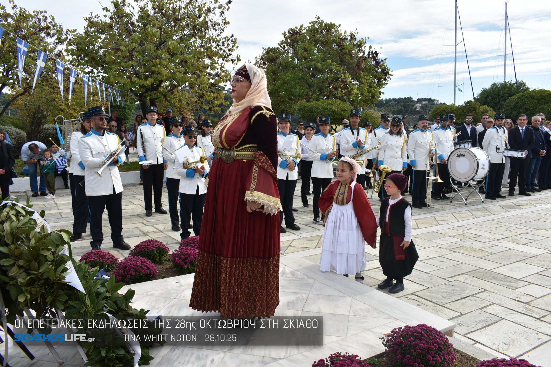 Φωτορεπορτάζ & Video από την Κατάθεση Στεφάνων στο Ηρώων της Σκιάθου
