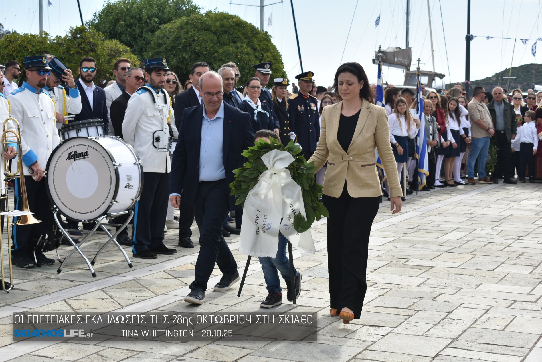 Φωτορεπορτάζ & Video από την Κατάθεση Στεφάνων στο Ηρώων της Σκιάθου