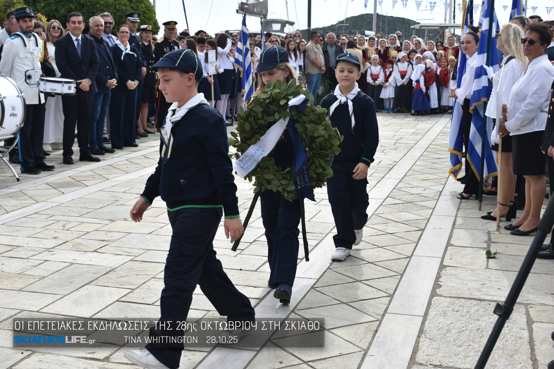 Φωτορεπορτάζ & Video από την Κατάθεση Στεφάνων στο Ηρώων της Σκιάθου