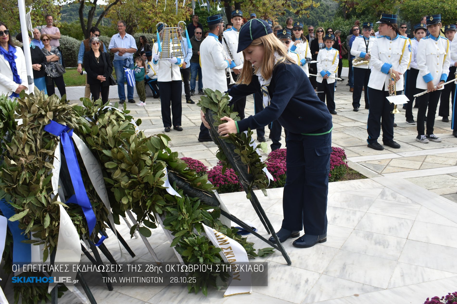 Φωτορεπορτάζ & Video από την Κατάθεση Στεφάνων στο Ηρώων της Σκιάθου