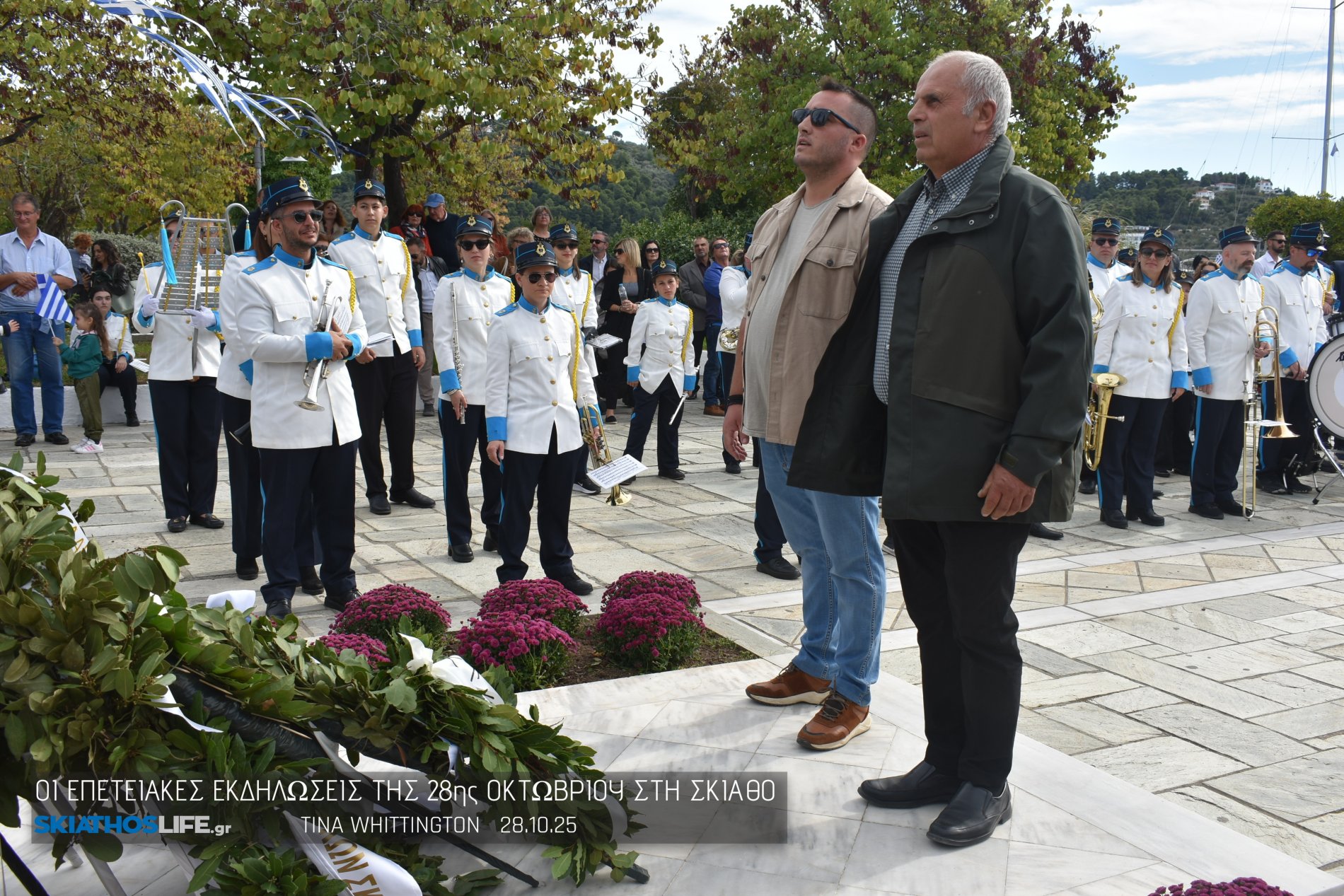 Φωτορεπορτάζ & Video από την Κατάθεση Στεφάνων στο Ηρώων της Σκιάθου