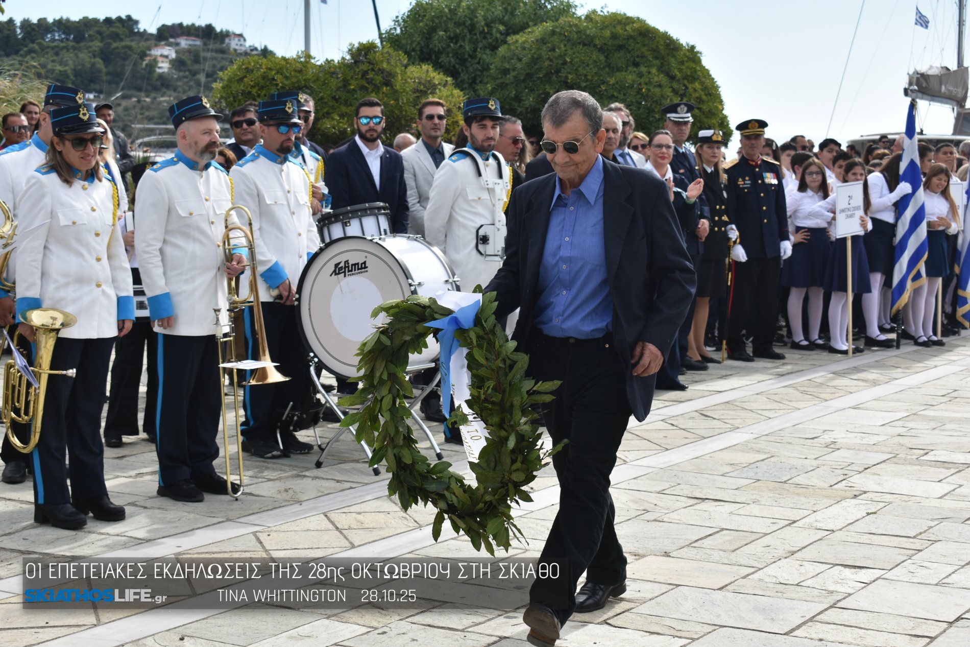 Φωτορεπορτάζ & Video από την Κατάθεση Στεφάνων στο Ηρώων της Σκιάθου
