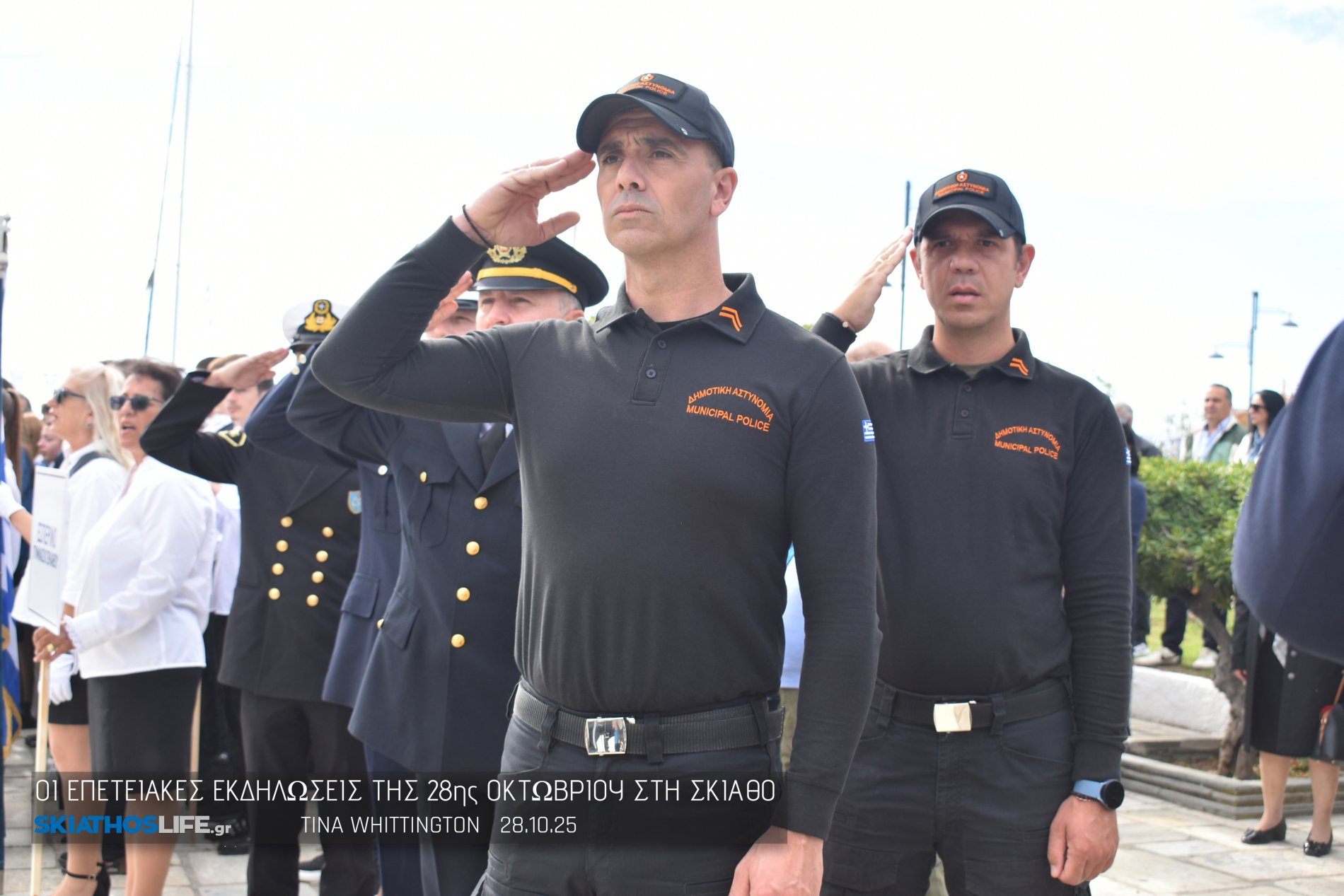 Φωτορεπορτάζ & Video από την Κατάθεση Στεφάνων στο Ηρώων της Σκιάθου