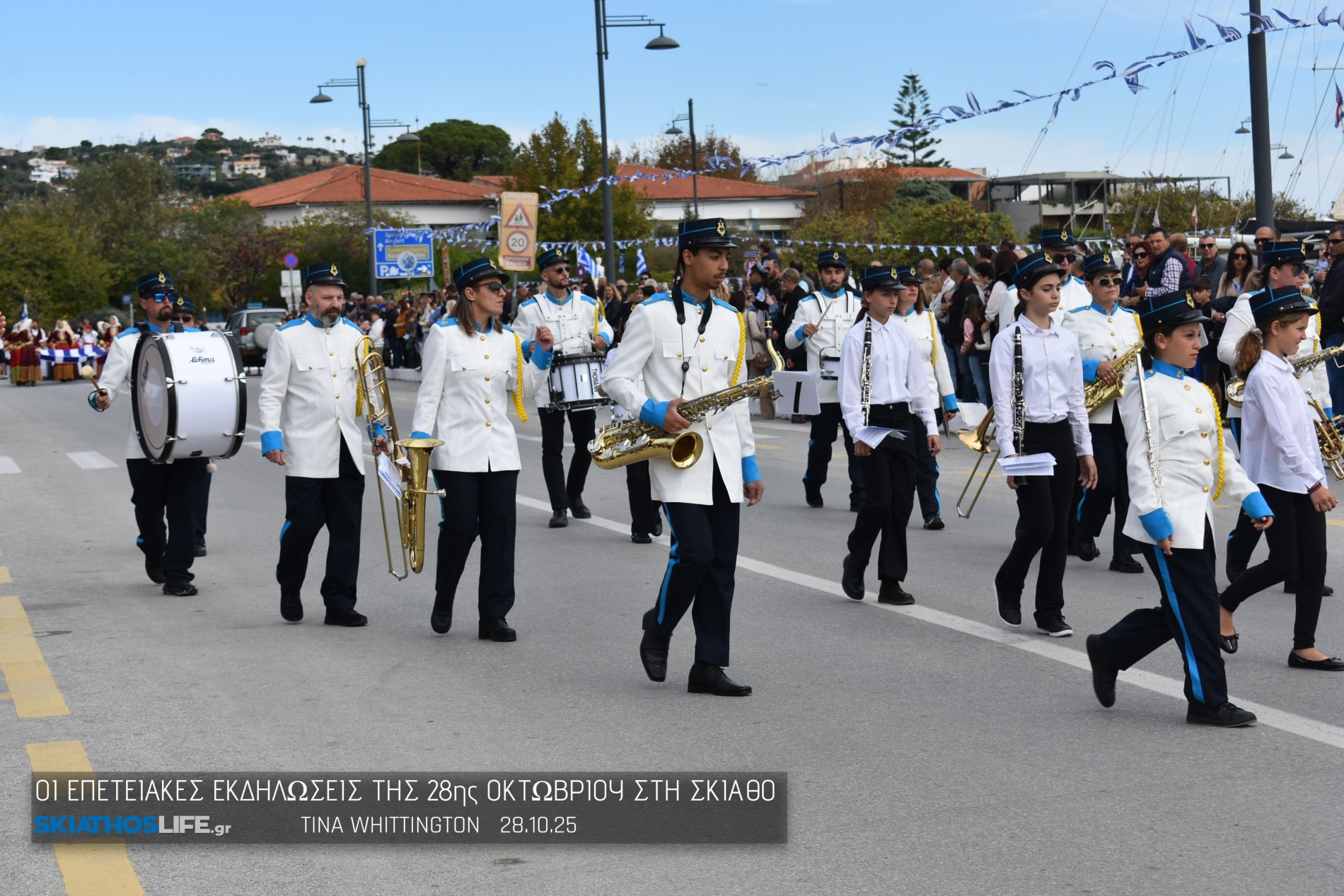 Εντυπωσιακή η Μαθητική παρέλαση στη Σκιάθο (video&φωτο)