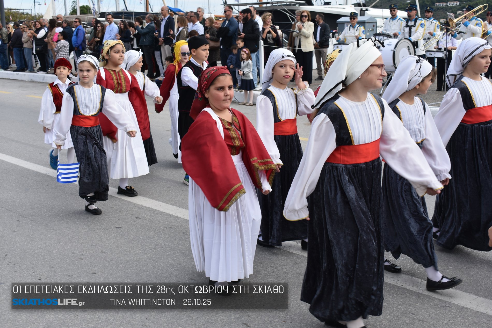 Εντυπωσιακή η Μαθητική παρέλαση στη Σκιάθο (video&φωτο)