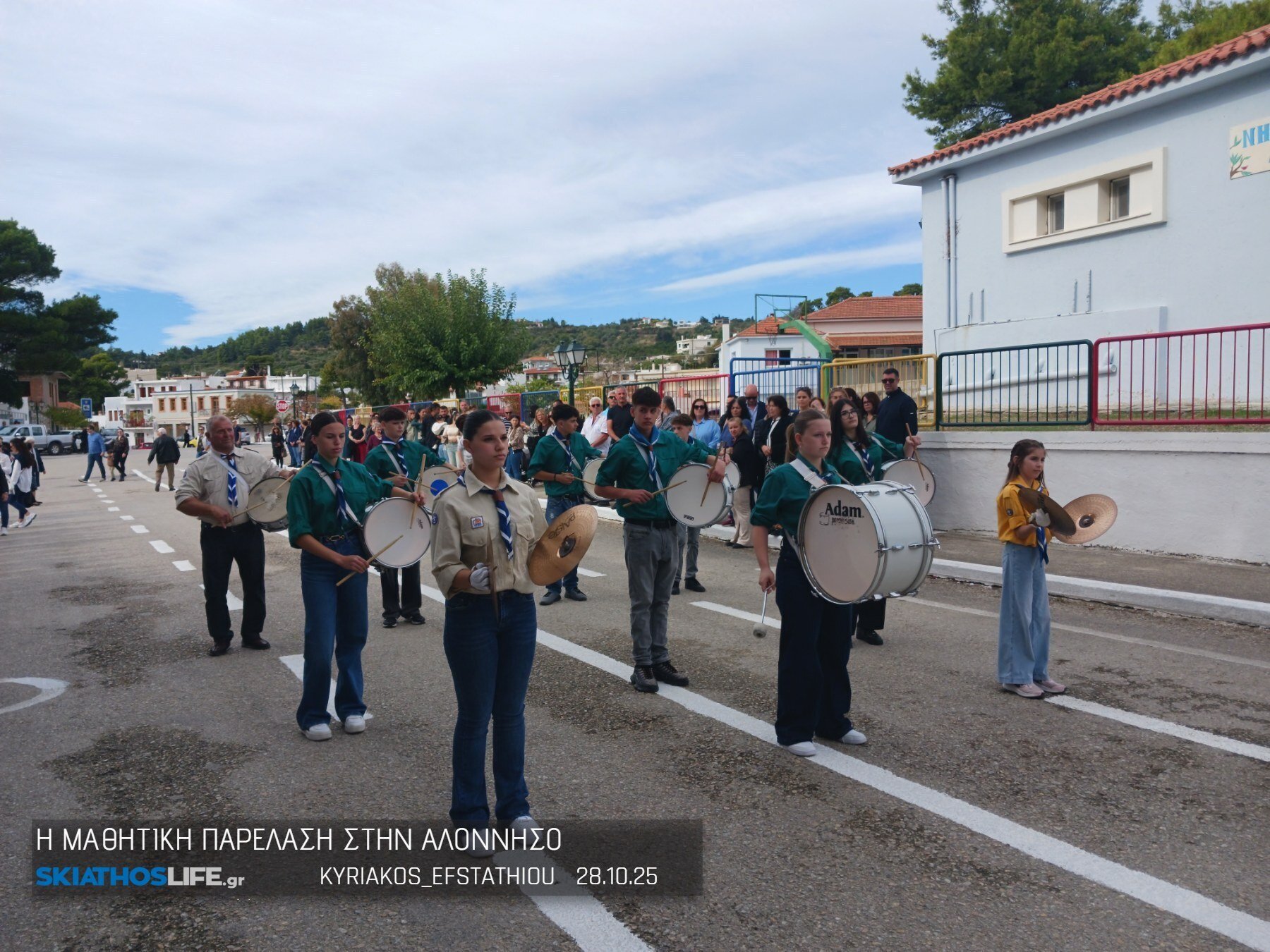Με πάσα τιμή και λαμπρότητα εορτάστηκε και φέτος η επέτειος της 28ης Οκτωβρίου στην Αλόννησο (video&φωτο)
