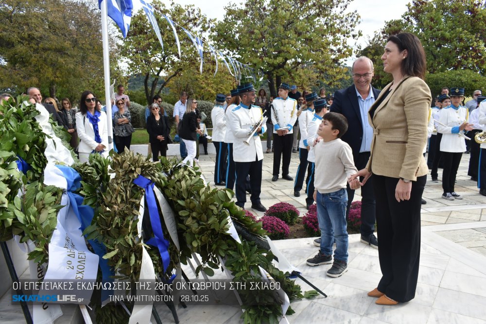 Δύο εικόνες, δύο Ελλάδες | του Νίκου Τζούμα
