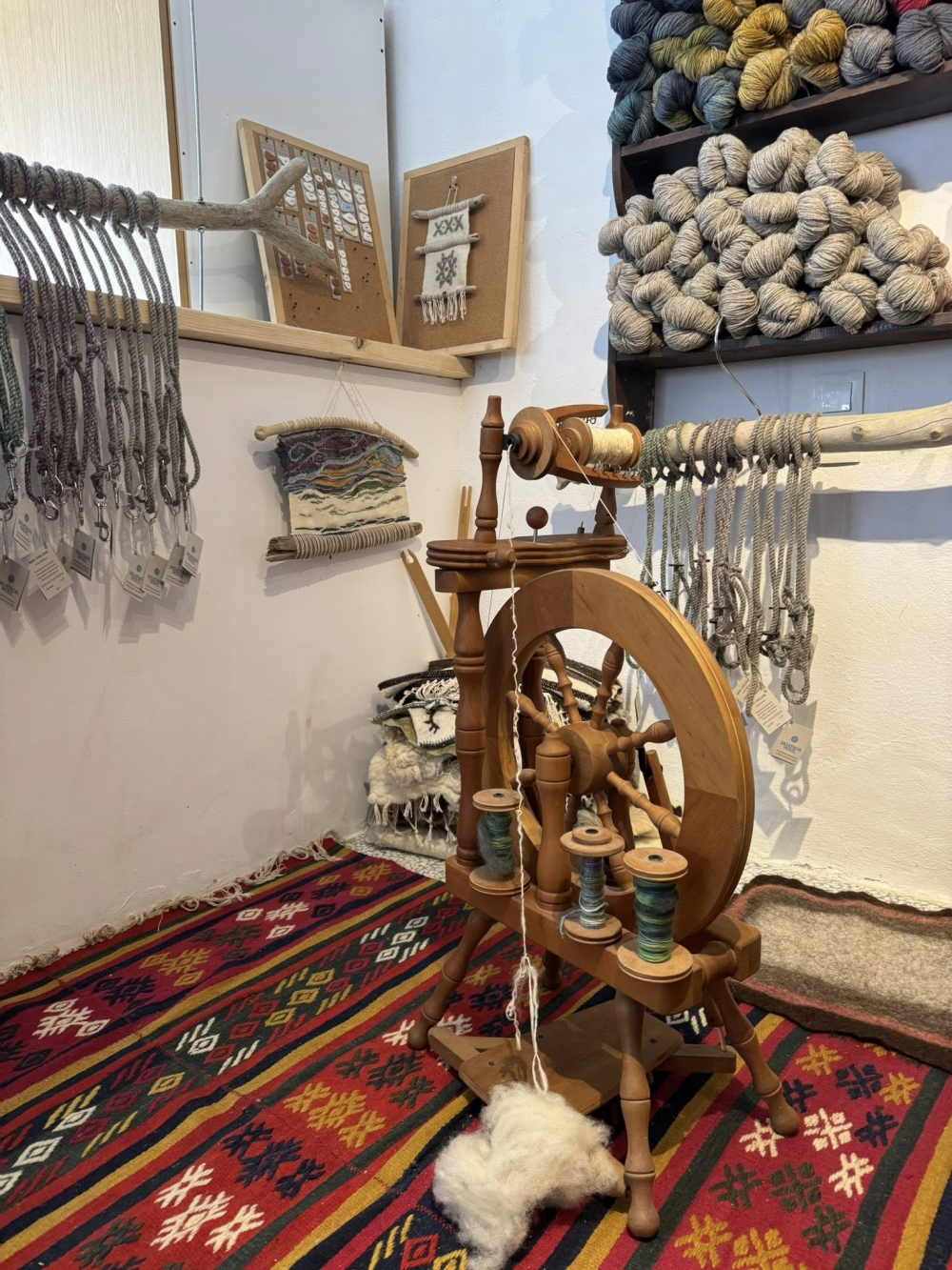 Εργαστήριο Υφαντικής στη Σύγχρονη Σκιάθο | γράφει ο Γιώργος Σανιδάς