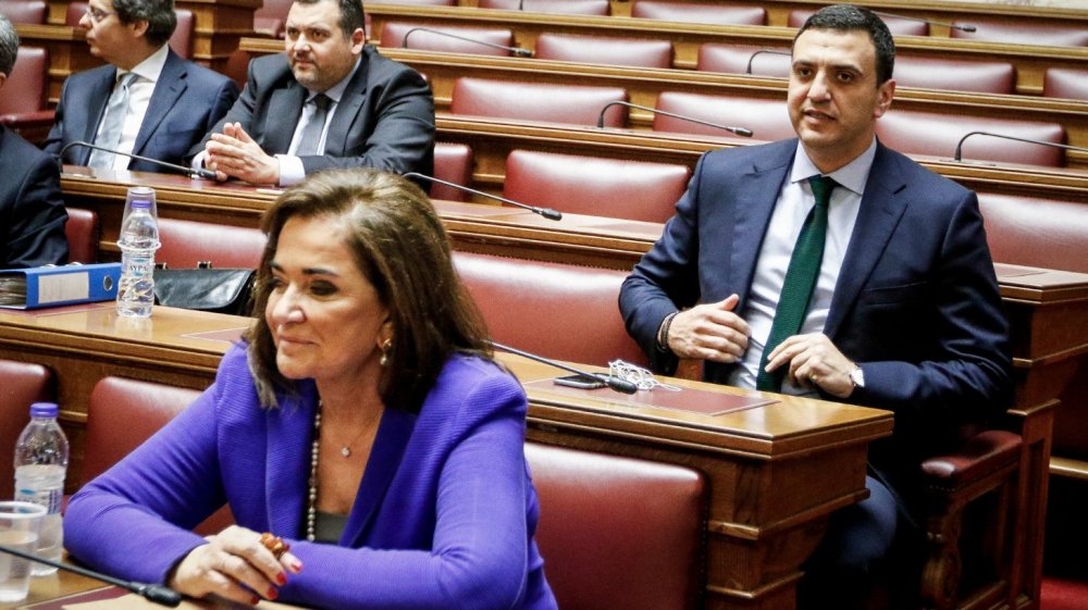 Σφοδρή επίθεση Ντόρας Μπακογιάννη στον Κικίλια για τη διαθεσιμότητα του λιμενάρχη Χανίων – «Δείγμα αλαζονείας»