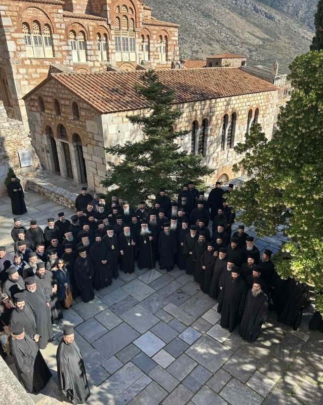 Ολοκληρώθηκε το 32ο Ιερατικό Συνέδριο της Ι. Μητροπολέως Χαλκίδος παρουσία Ιερέων της Σκιάθου (φωτο)