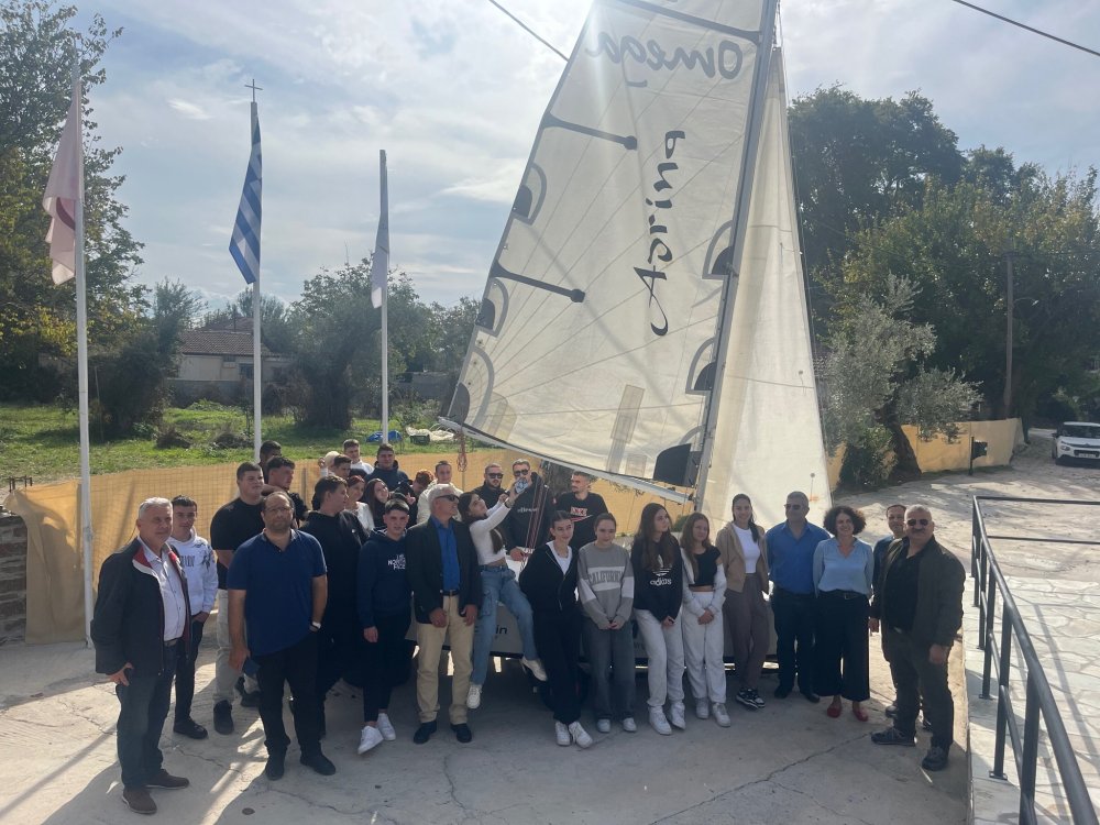 Ιστιοπλοϊκό σκάφος στο ΓΕΛ Μηλεών για μαθήματα ιστιοπλοΐας των μαθητών