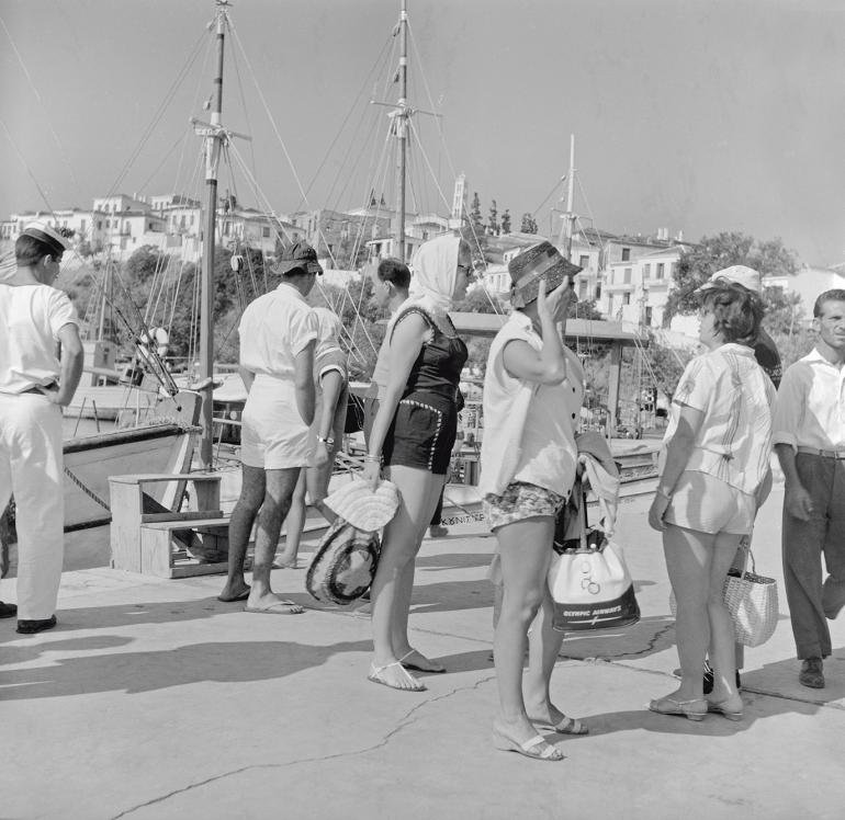 Ιστορίες τουριστών - Τα καμάκια των Rooms | γράφει ο Γιώργος Σανιδάς