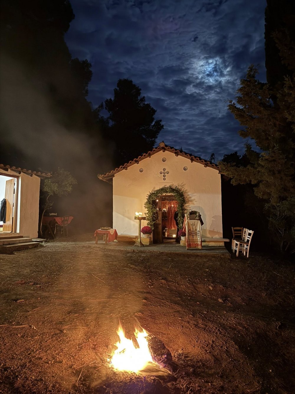 Φωτογραφίες από την Ιερά Αγρυπνία στο Εξωκλήσι του Αγ. Γεωργίου στις Κουκουναριές