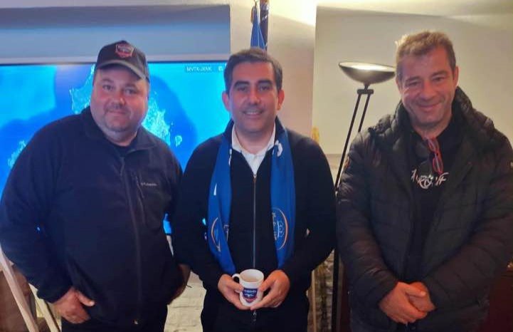 Ο Δήμαρχος Σκιάθου δέχτηκε αναμνηστικά των Seabirds