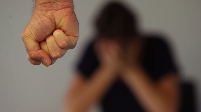 Η βία και η απουσία της Θείας Χάριτος |Γράφει ο π. Παντελεήμων Χούλης 