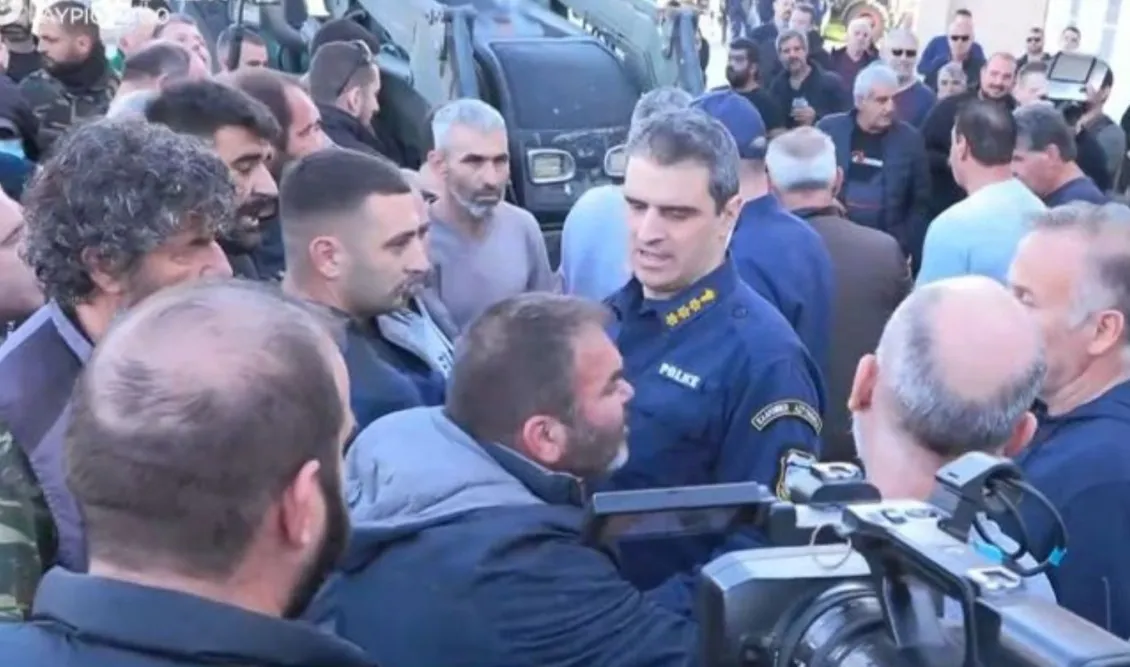 Αλεξανδρούπολη: Αγρότες με τρακτέρ «μπλόκαραν» το αεροδρόμιο ενόψει της άφιξης Μητσοτάκη