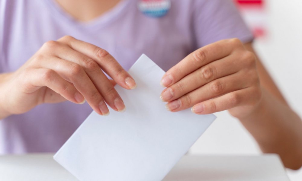 Δημοσκόπηση OPINION: Διπλάσιο προβάδισμα ΝΔ - Ποιοι θα ψήφιζαν Τσίπρα, Σαμαρά