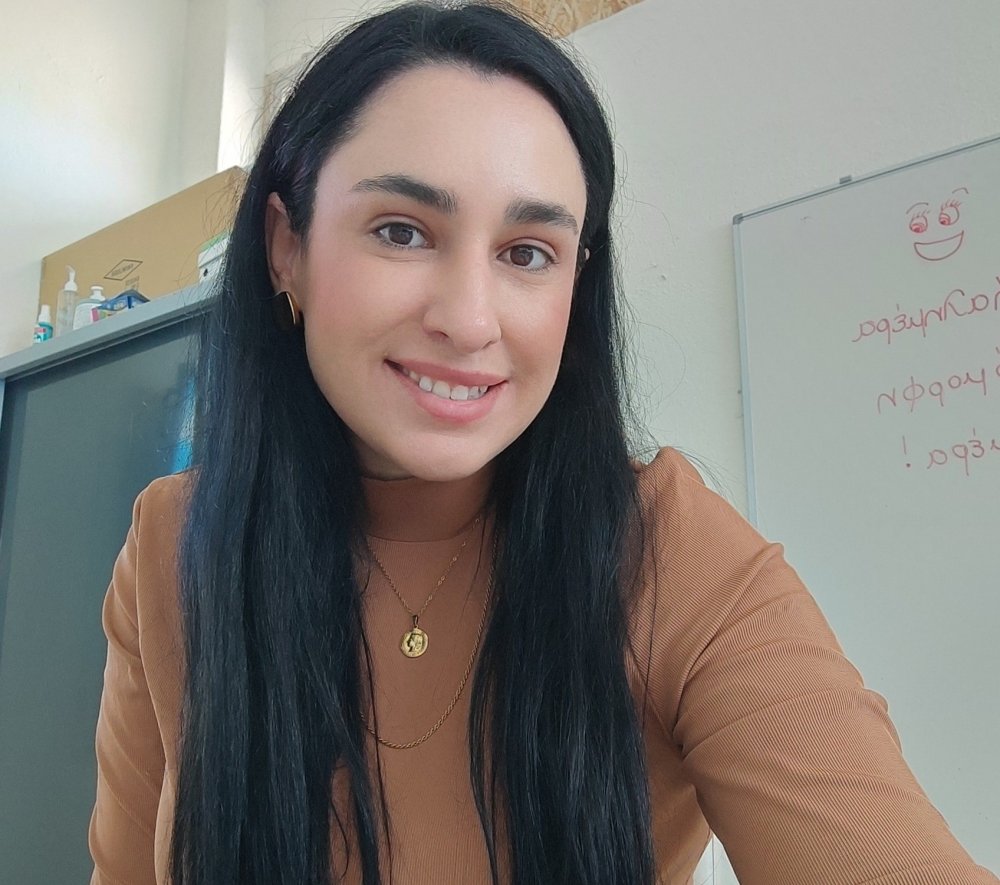 ΕΛΕΝΑ ΧΟΥΛΙΑΡΑ: ΕΛΕΝΑ ΧΟΥΛΙΑΡΑ: 