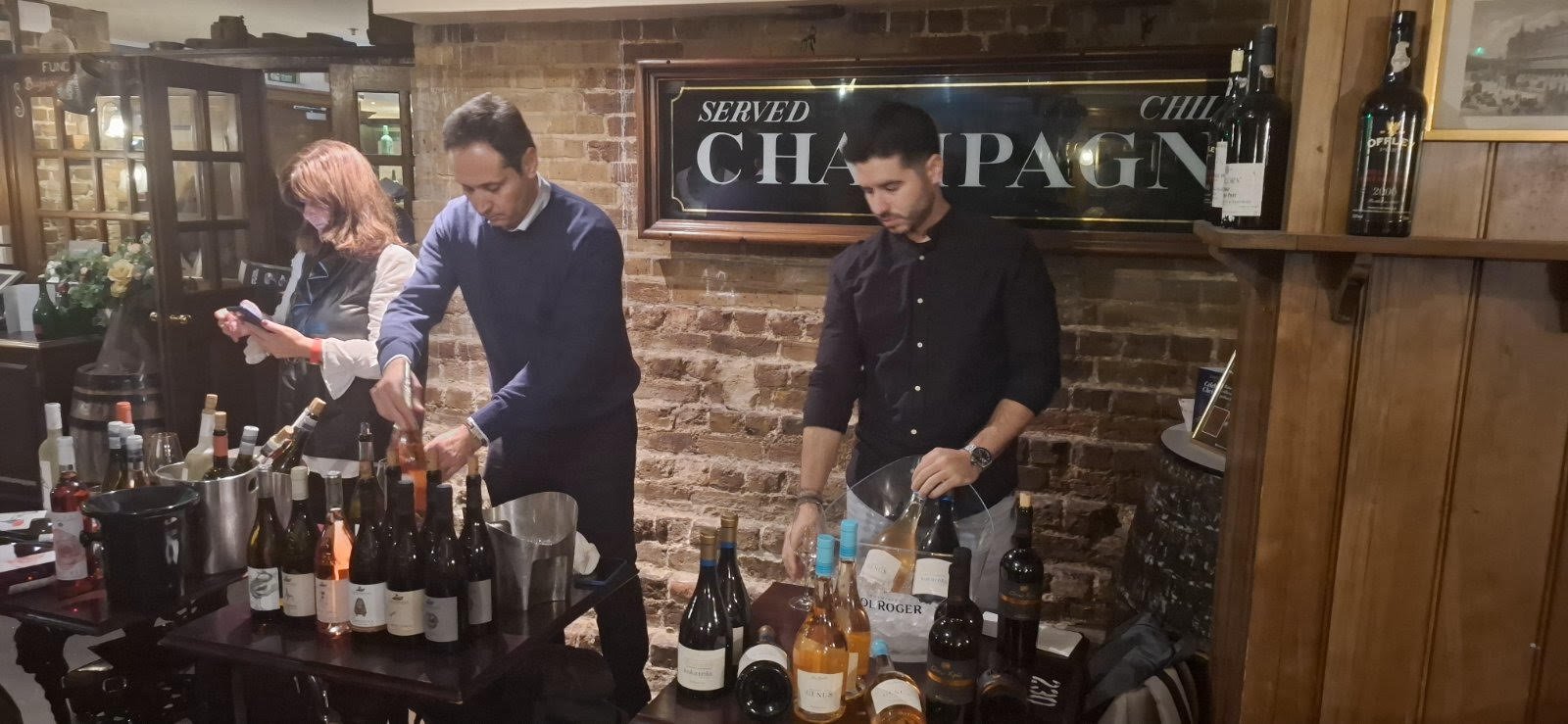 Εντυπωσίασε η Περιφέρεια Θεσσαλίας παρουσιάζοντας τα κρασιά της στο Λονδίνο (φωτο)